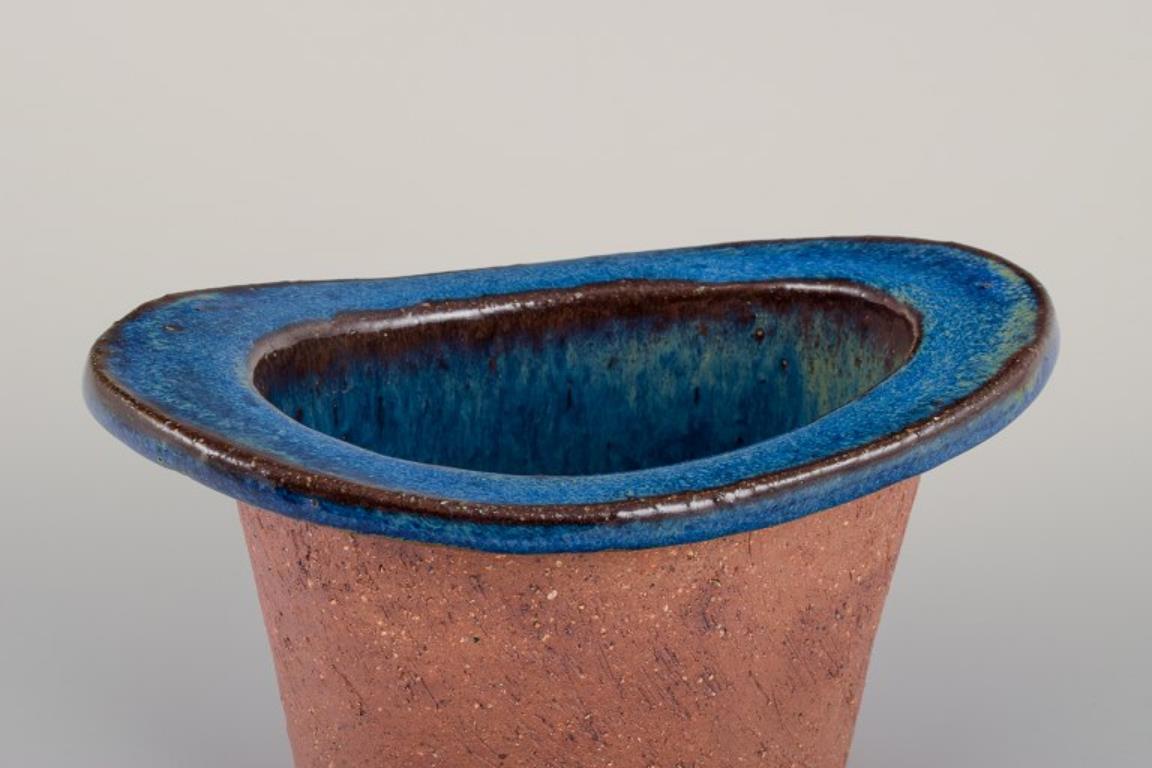 Smaltato Curt Magnus Addin, ceramista svedese. Vaso in ceramica in stile modernista. in vendita