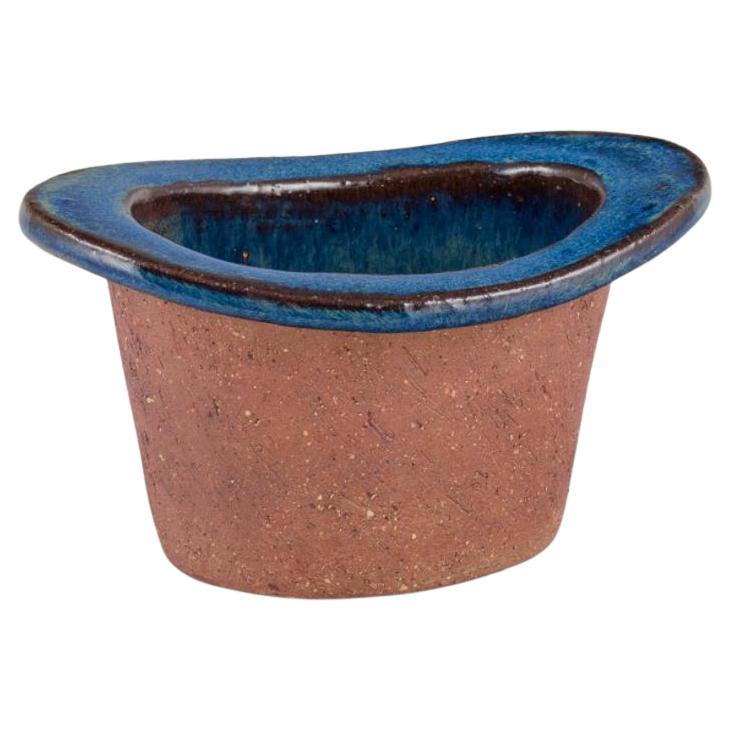 Curt Magnus Addin, céramiste suédois Vase en céramique de style moderniste.