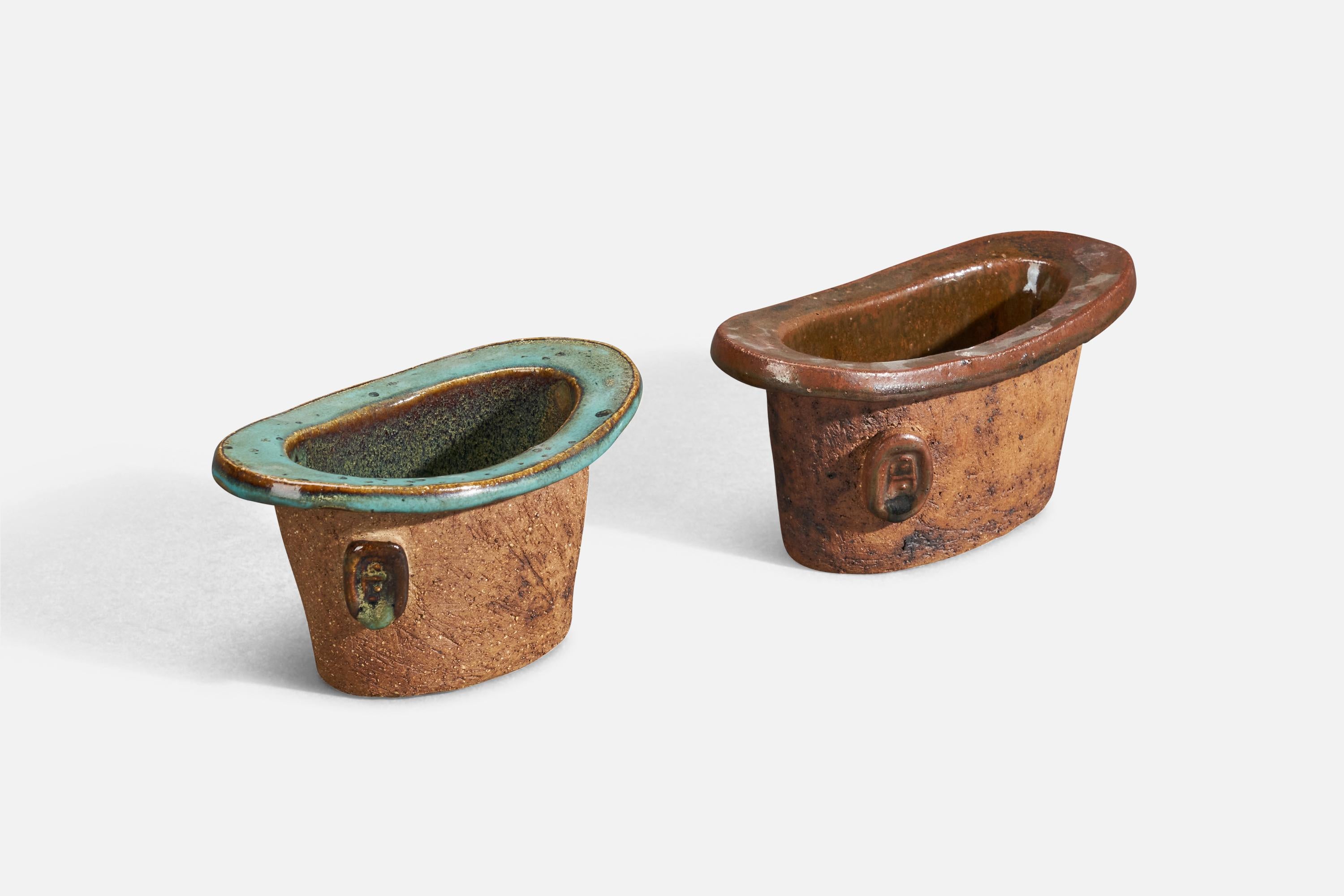 A pair of stoneware vases designed and produced by Curt Magnus Addin, Sweden, 1970s.