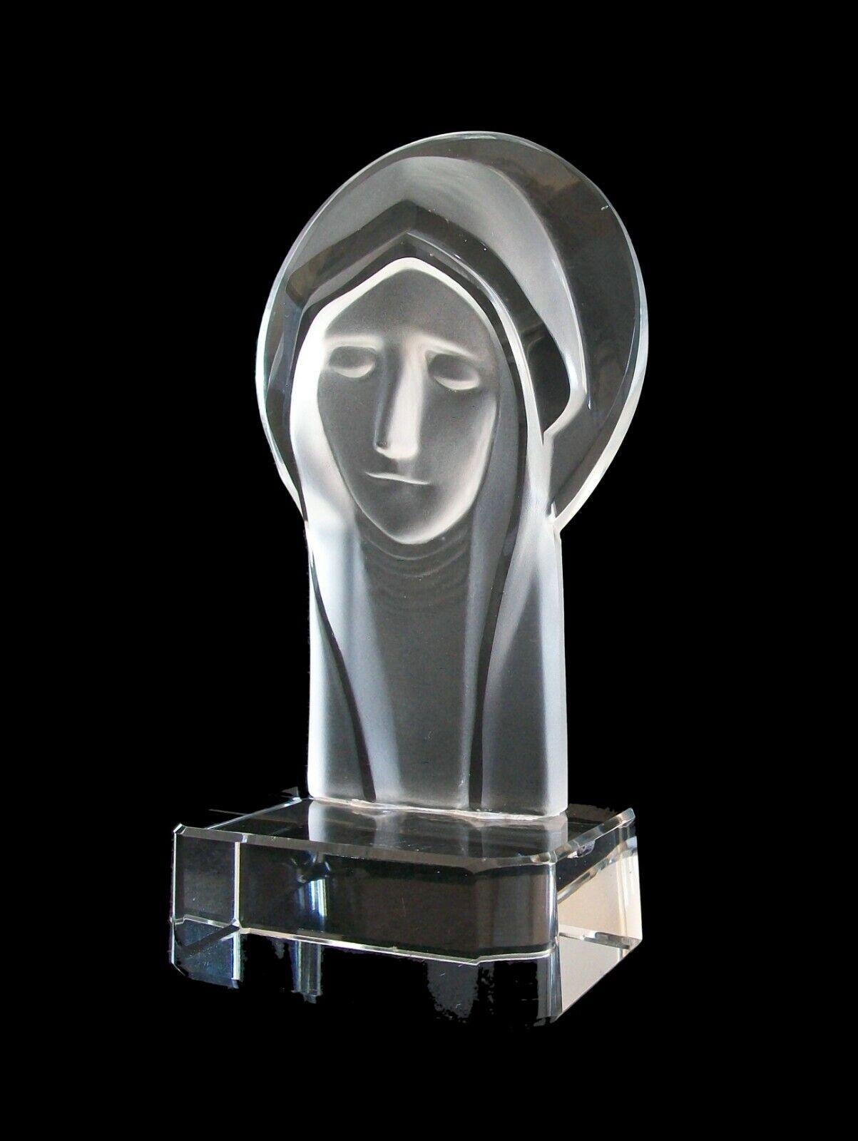 Art Deco Curt Schlevogt, Artur Pleva, 'Madonna' Glass Sculpture, C.R., circa 1930's