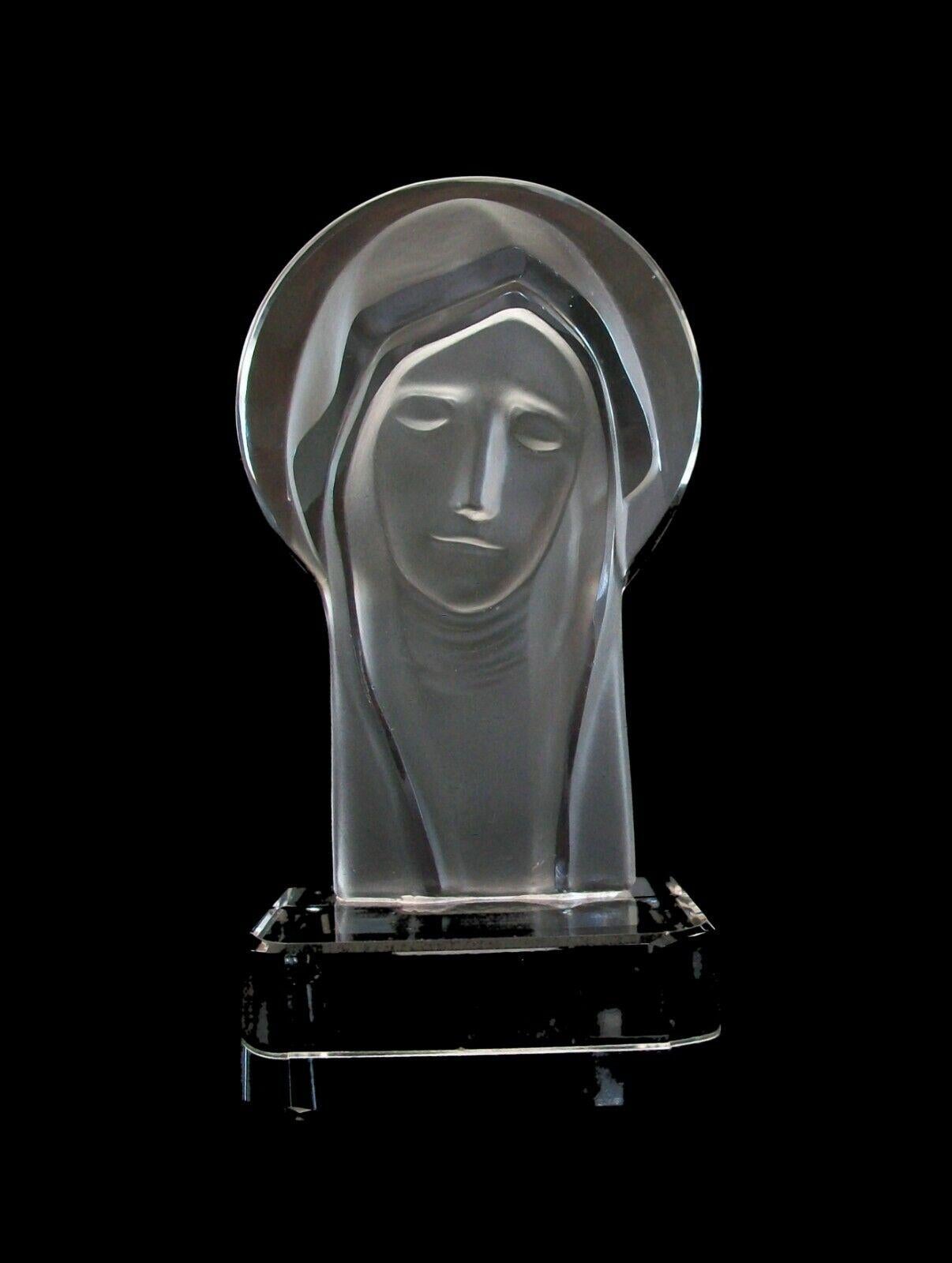 Czech Curt Schlevogt, Artur Pleva, 'Madonna' Glass Sculpture, C.R., circa 1930's