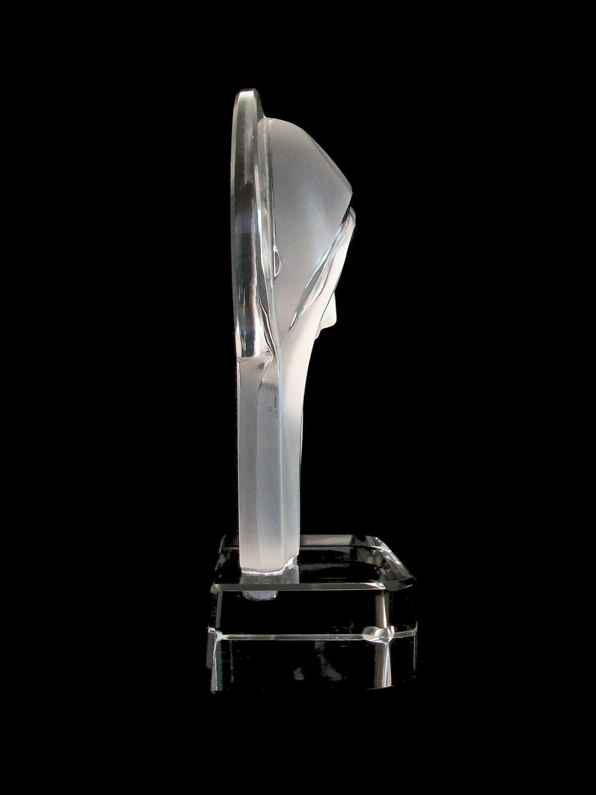 Curt Schlevogt, Artur Pleva, 'Madonna' Glass Sculpture, C.R., circa 1930's In Good Condition In Chatham, ON
