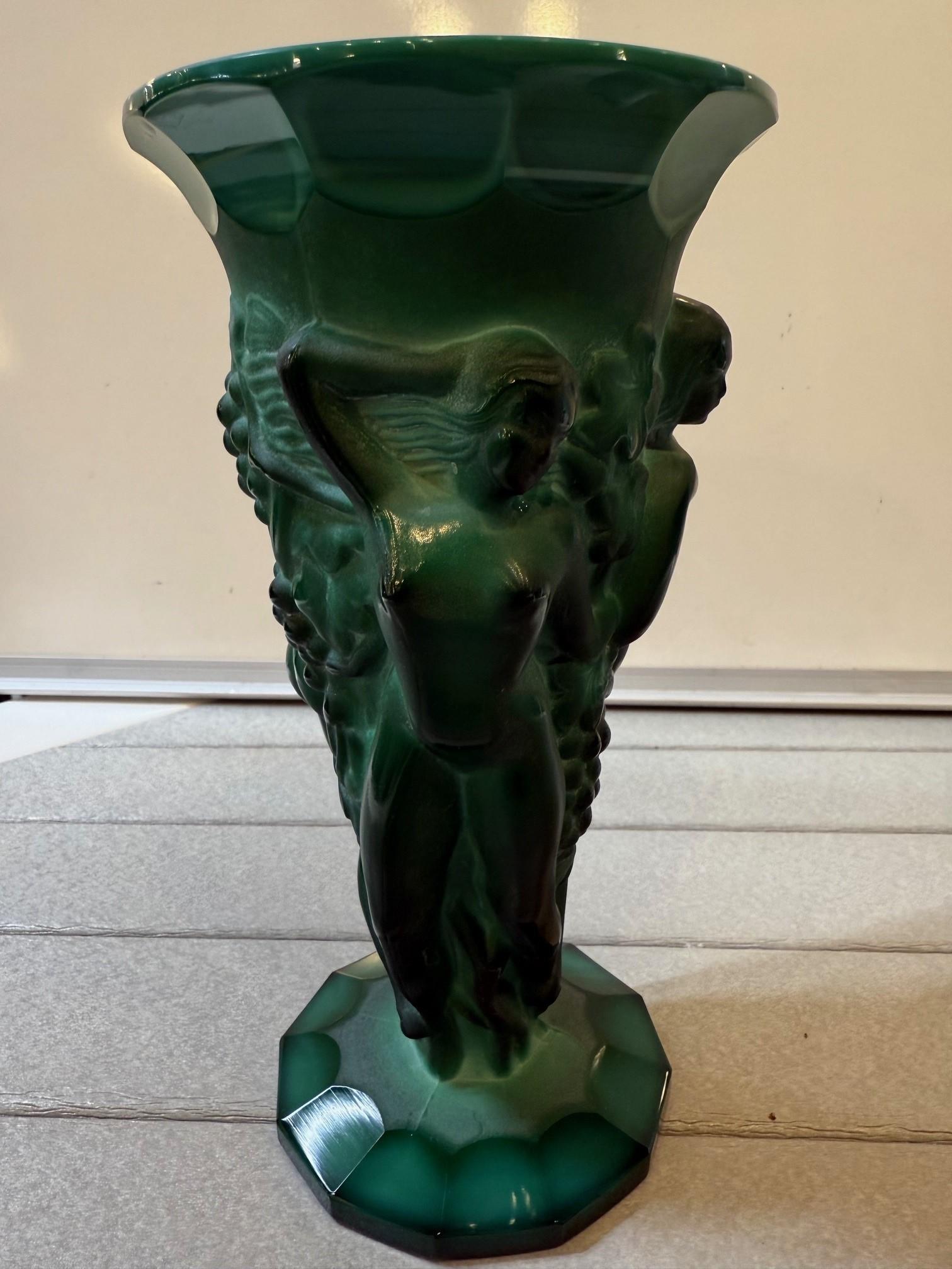 Verre d'art Curt Schlevogt Vase en verre pressé 