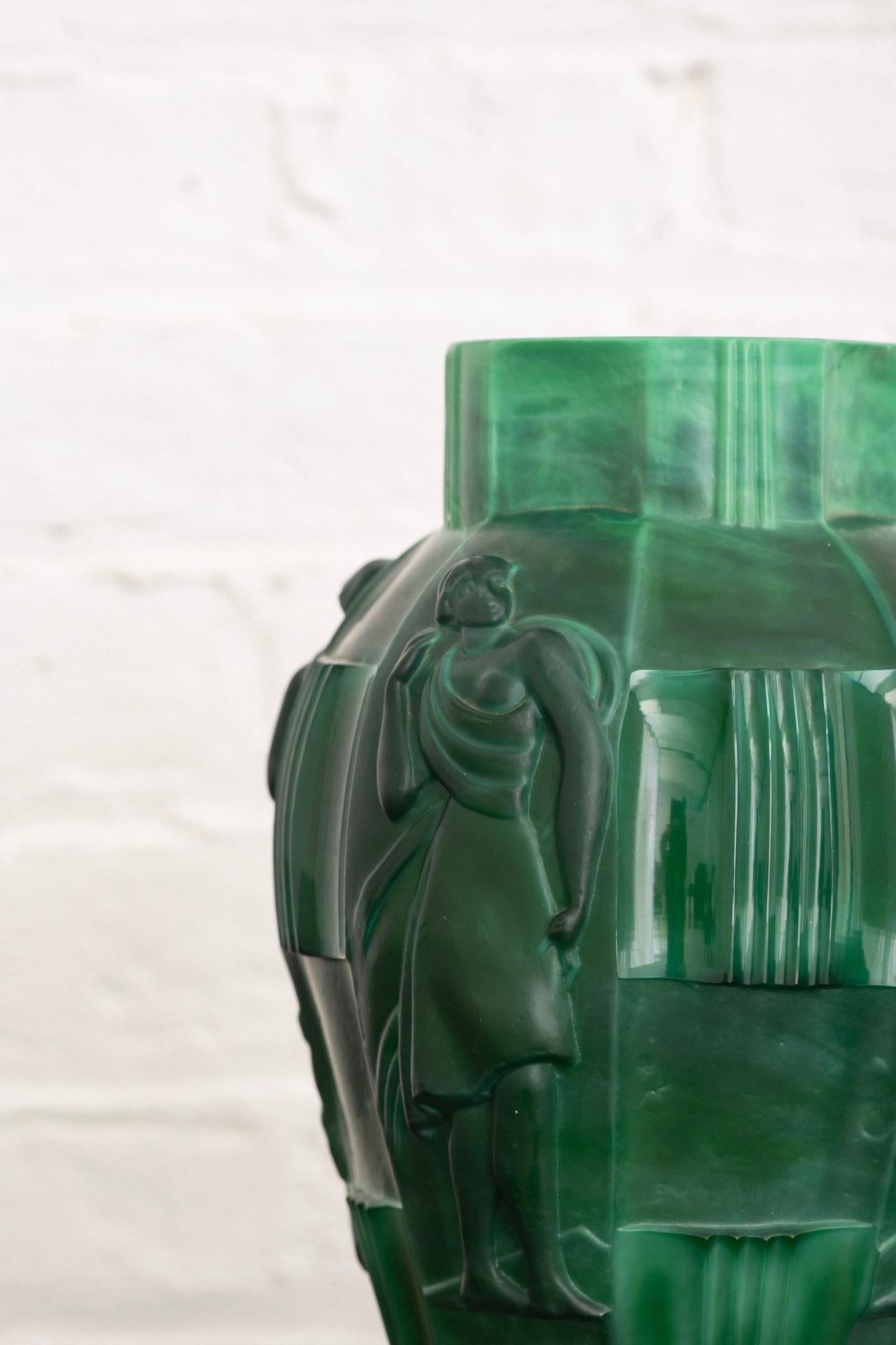 American Curt Schlevogt for Ingrid Art Deco Jade Glass Vase