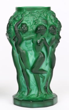 Curt Schlevogt Paar Art Deco Grünes Malachitglas Nackt Traubenpflücker Vasen
