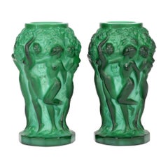 Curt Schlevogt Paar Art Deco Grünes Malachitglas Nackt Traubenpflücker Vasen