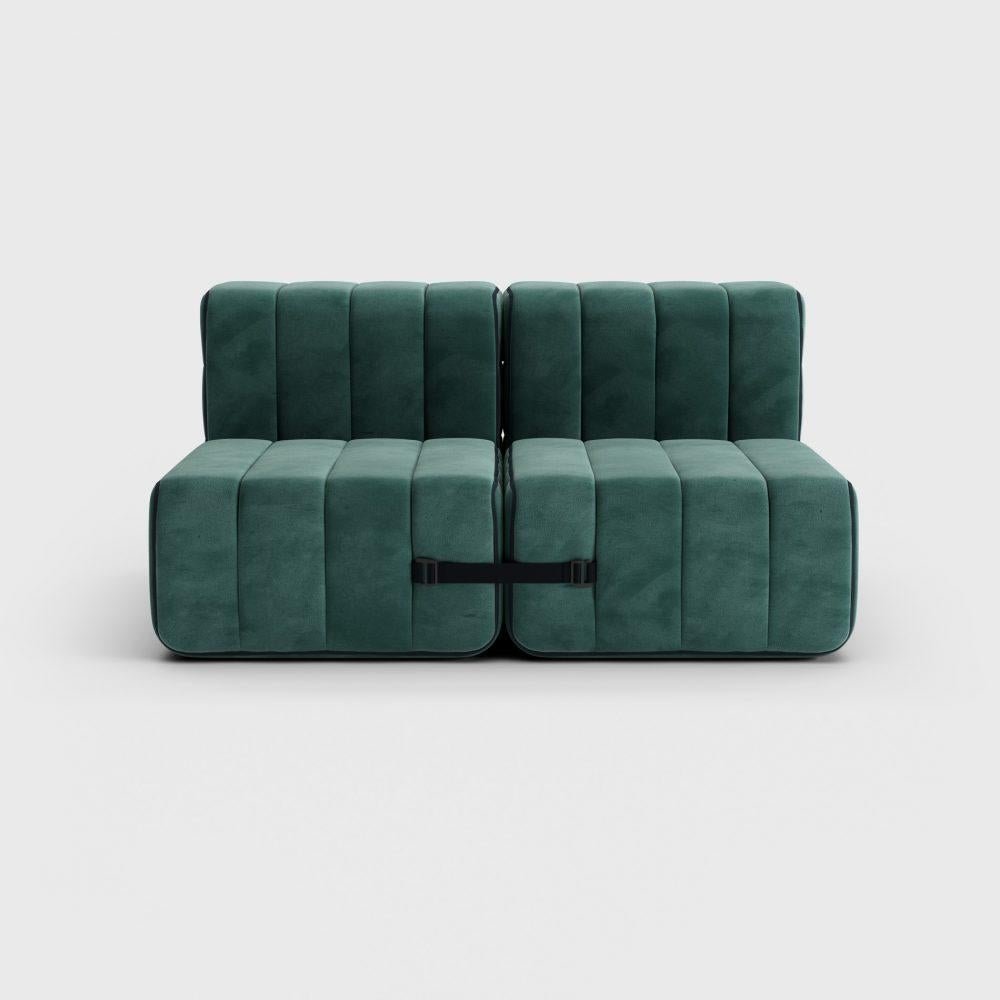 More than four seasons!

With four modules of the Curt sofa system, modularity really takes off. More than 20 different arrangements are possible. Sofa, lounger, chaise longue, bench, two armchairs, seating island, four stools, love seat, to name