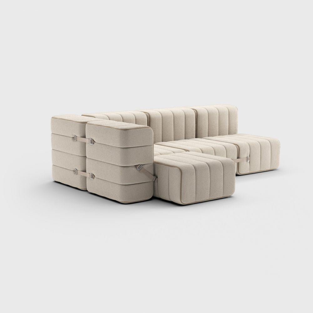 Entreprise familiale.

Neuf modules constituent l'ensemble familial du système de canapés modulaires Curt. Un canapé d'angle pour quatre personnes ou, si l'on a besoin d'espace, quatre fauteuils individuels. Il existe également une autre option de