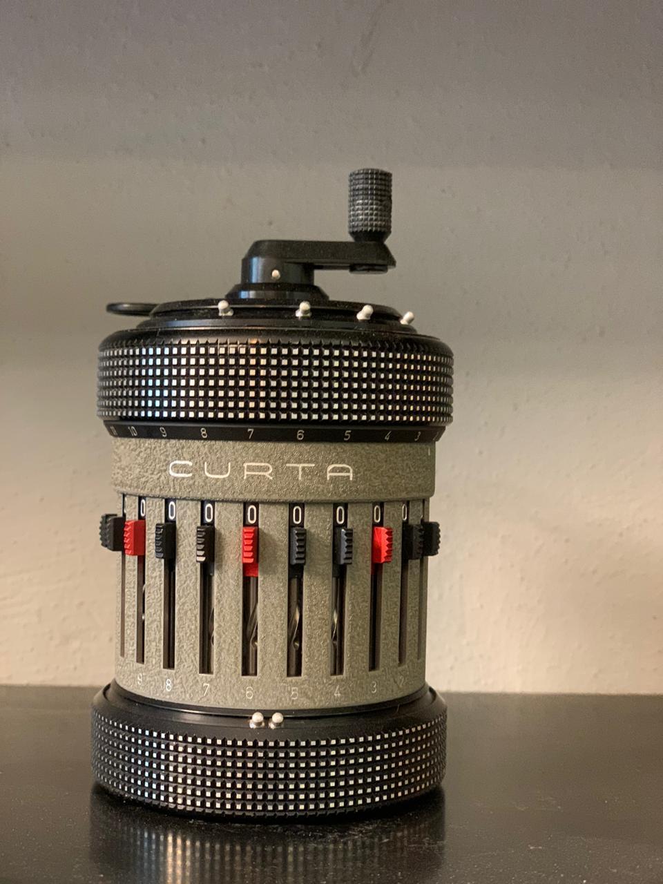 An important CURTA Type II mechanical calculator by Cortina Ltd. Mauren. Made in Liechtenstein, manufactured in September 1966. Serial number 537731. Light grey body with 11 digits for data entry, 8 for revolution counter and 15 for result counter.