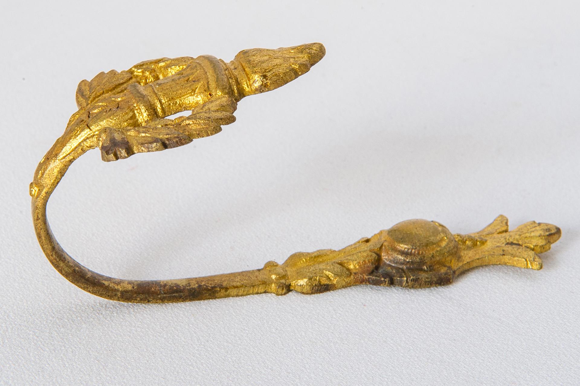 Einzelner Gardinen aus antiker Bronze mit Krawattenrücken (Louis XVI.) im Angebot