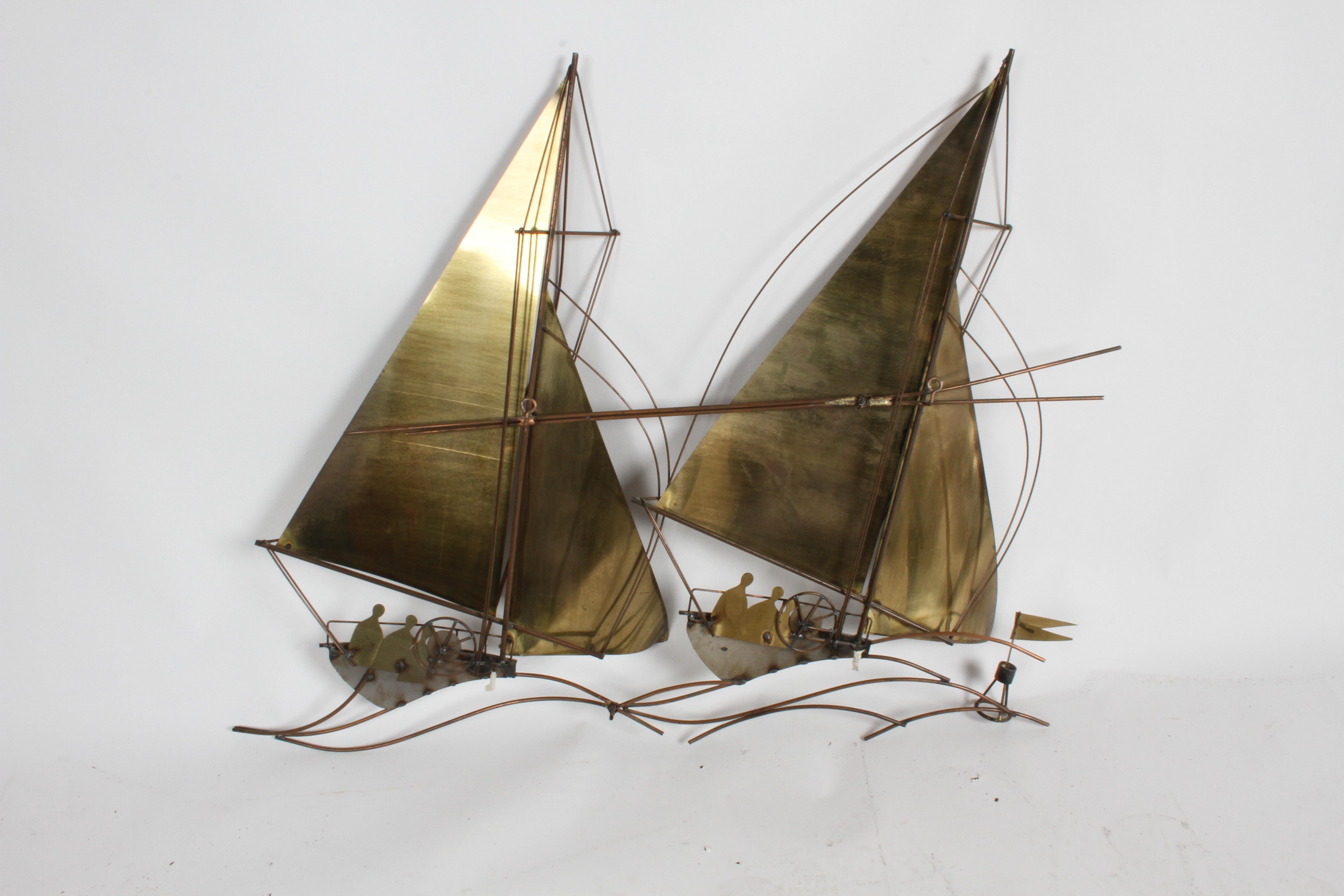Sculpture en laiton « Yanks vs Aussies » de Curtis Jere représentant des voiliers de course de régates des années 1980 en vente 1