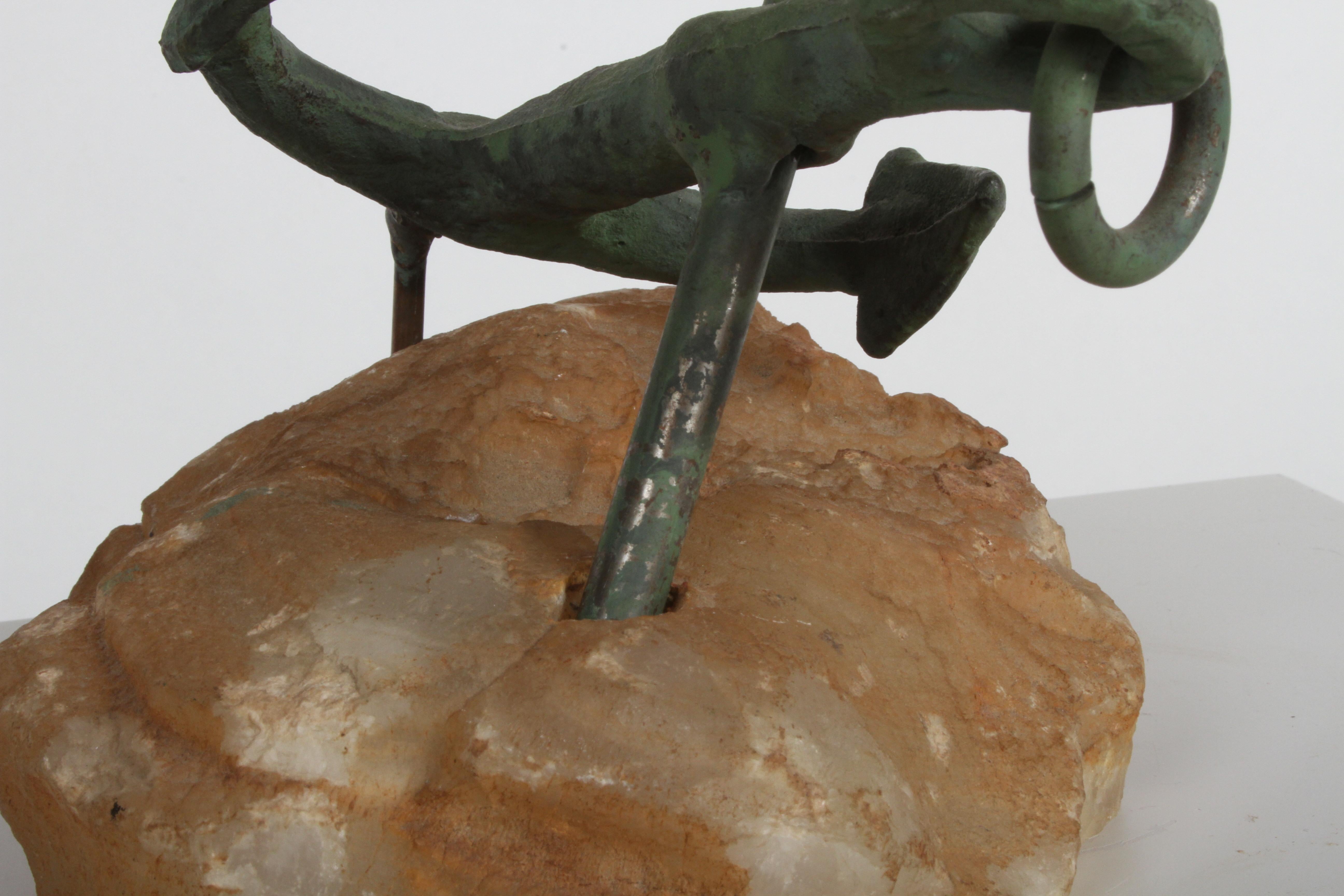 Bronzo Scultura di ancora di Curtis Jere in bronzo finto su base di quarzo, firmata in vendita