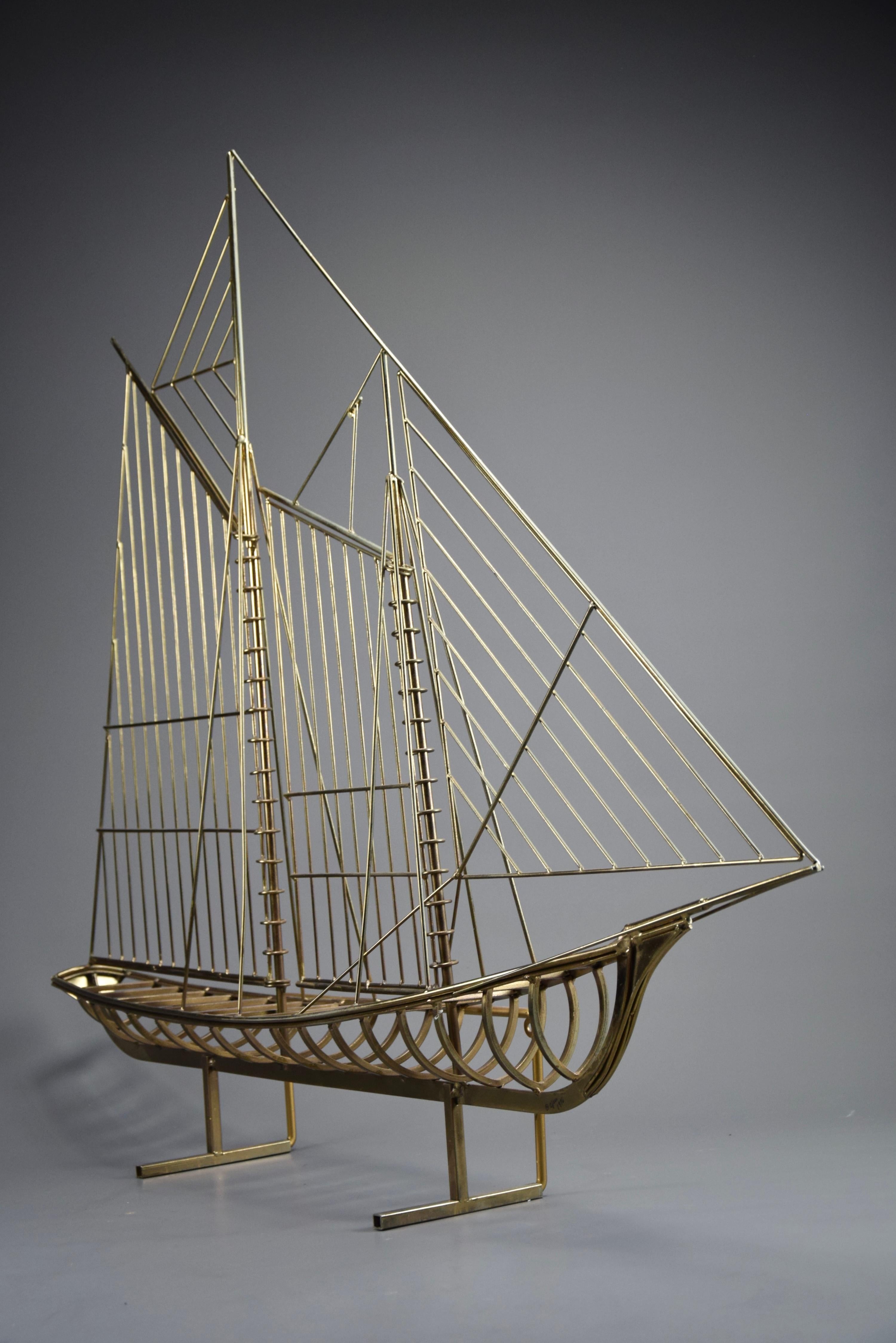 A Rare Mid-Century Modern Masterpiece – Curtis Jeré’s 1976 Brass Sailboat Sculpture.

 Elevate your collection with this exceptional 1976 mid-century modern brass wire sculpture by Curtis Jeré. This freestanding, three-dimensional piece is an early