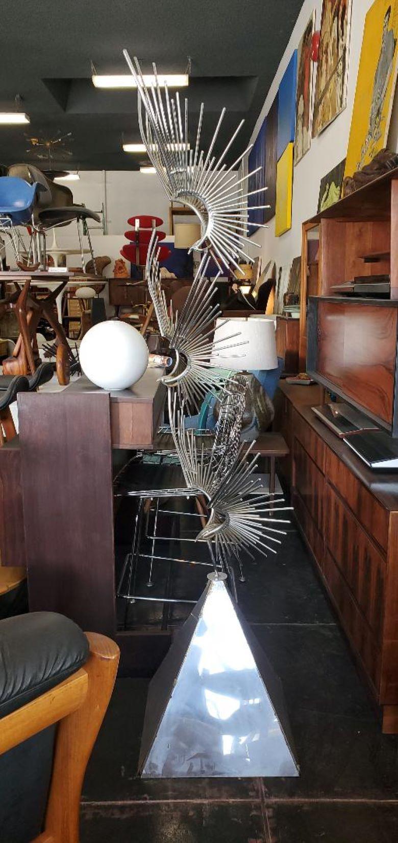 Curtis Jere: Chrom-Metall-Skulptur „Vogel im Flug“ mit Trapezsockel im Angebot 10