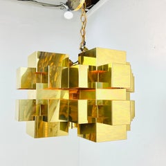 Lustre cubiste en laiton de Curtis Jeré, signé (2 Disponibles)