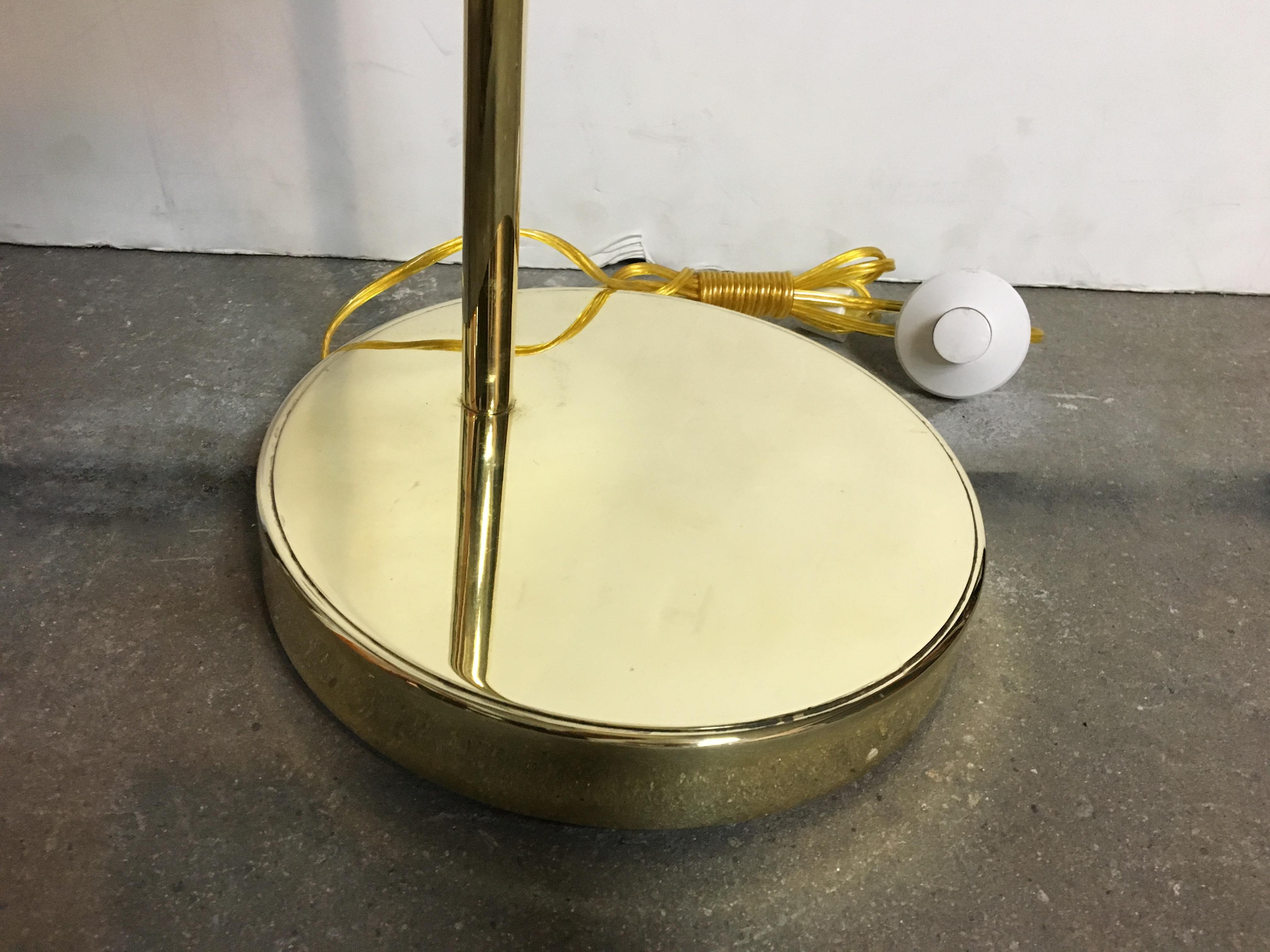 This lily pad floor lamp is in perfect condition since the brass has been professionally re-polished and the electrification has been redone.