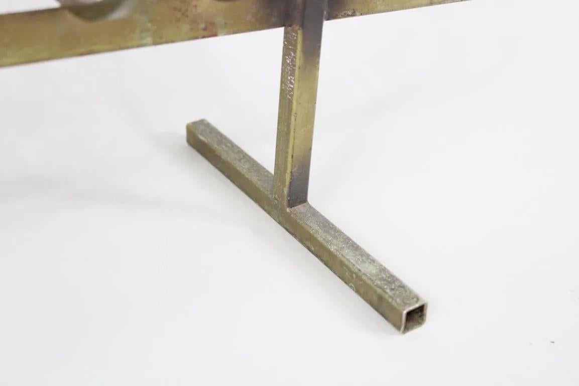 Escultura de barco de latón de Curtis Jere, firmada finales del siglo XX en venta