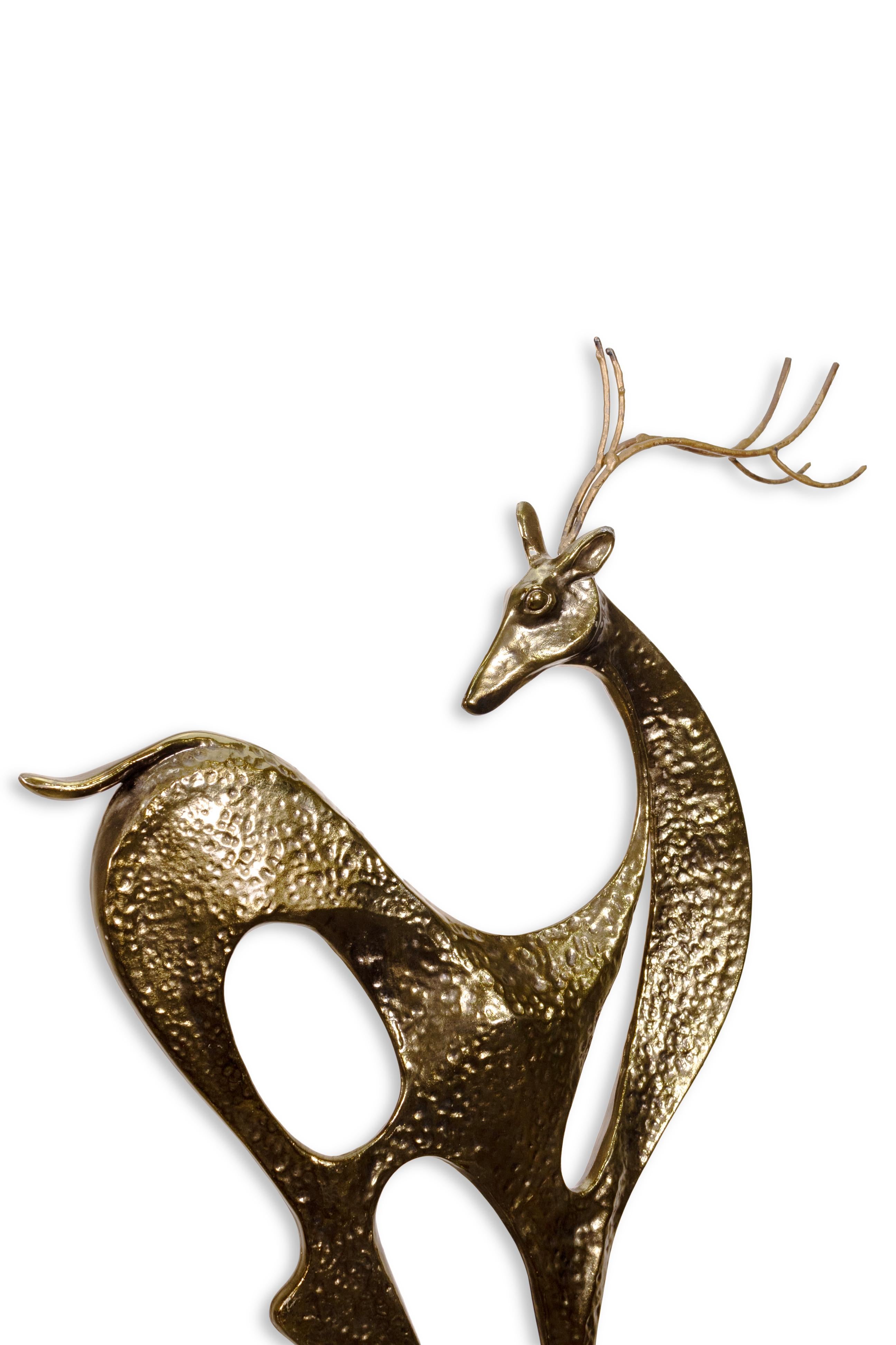 A Curtis Jere stag deer table sculpture. This wonderful mid century modern table sculpture features a beautiful stag in abstract motion, rising out of a circular marble base. The detailing on the stag in lovely, with stippled texture throughout most