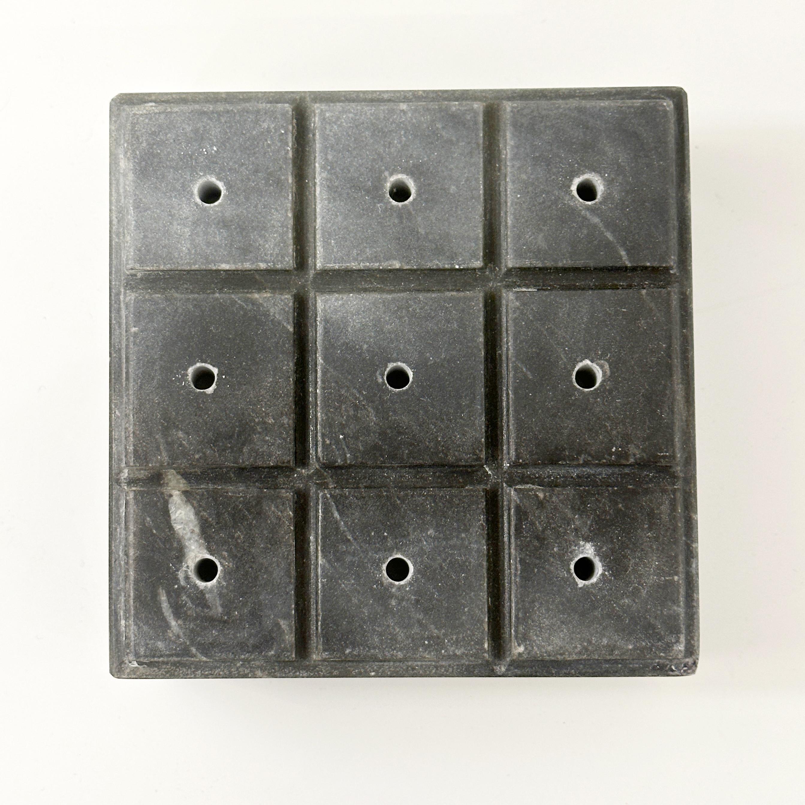 Set de Tic Tac Toe chromé de Curtis Jeré sur socle en marbre noir anthracite, vers les années 70 en vente 2