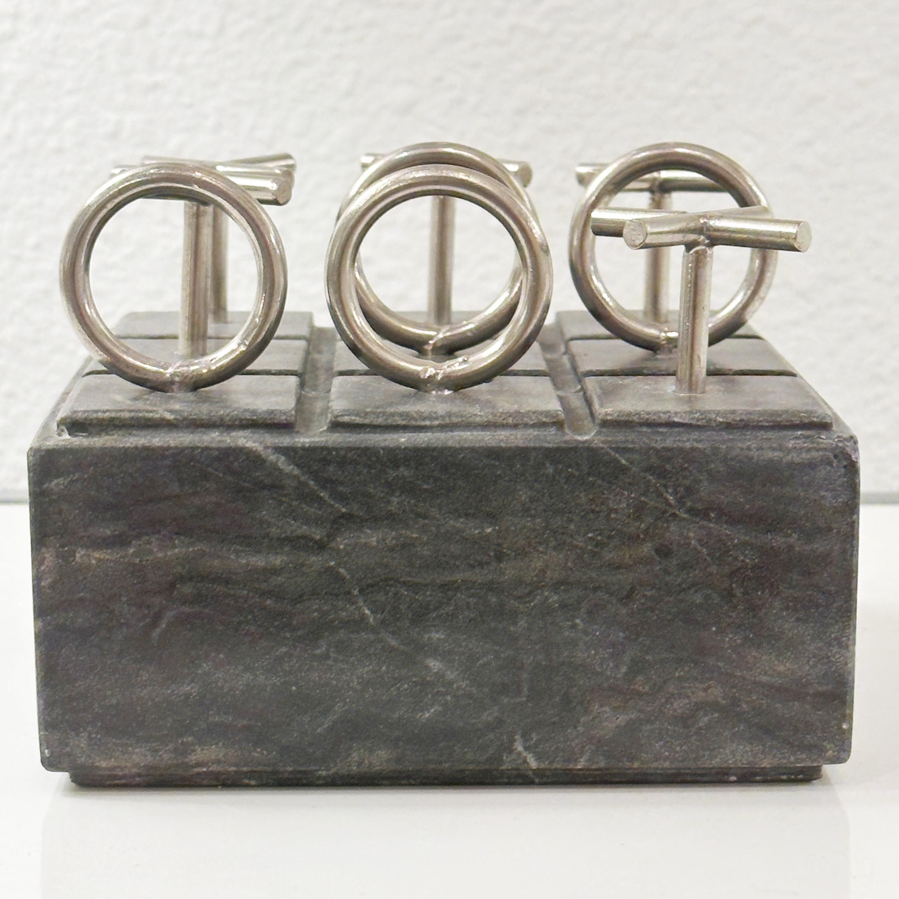 Plaqué Set de Tic Tac Toe chromé de Curtis Jeré sur socle en marbre noir anthracite, vers les années 70 en vente