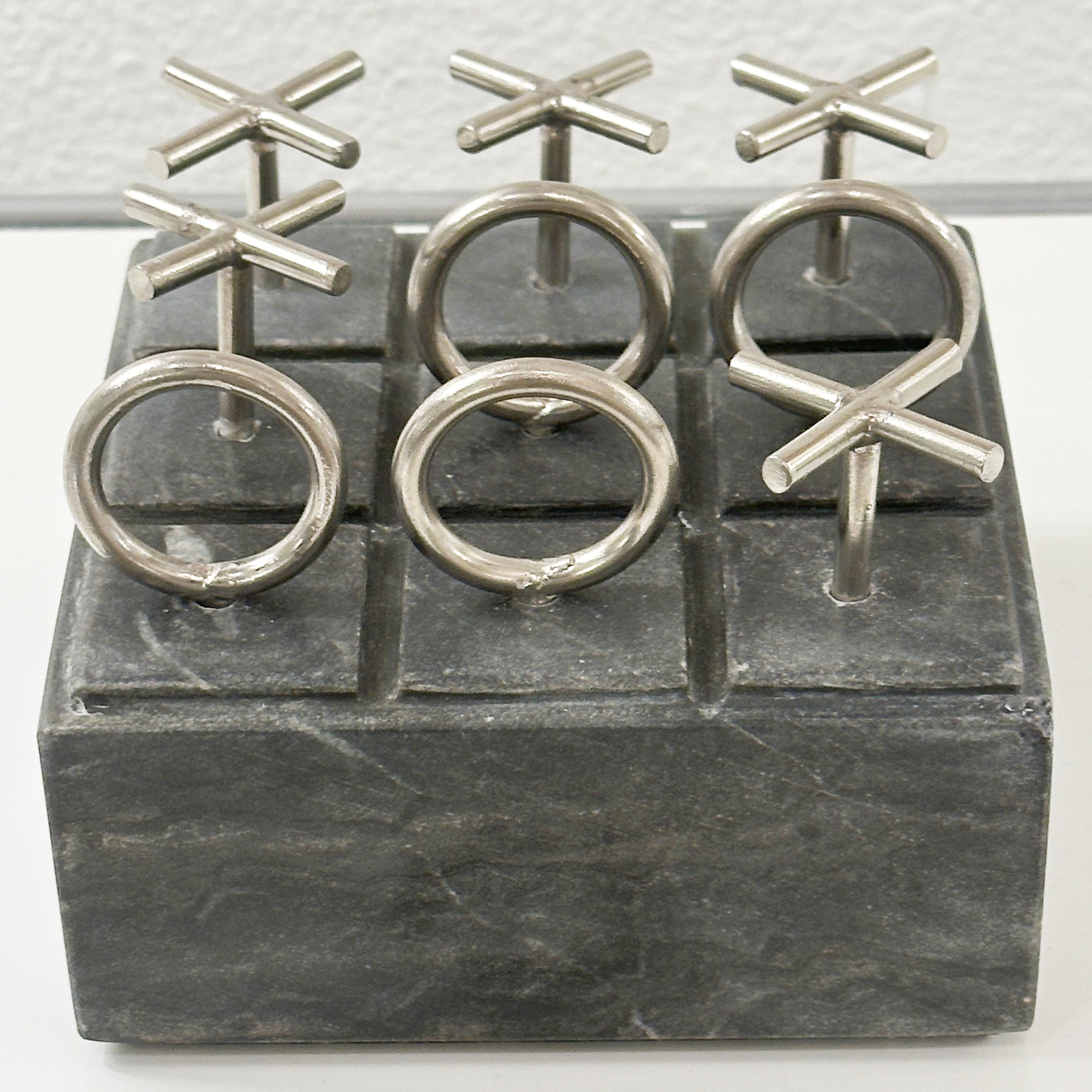 Set de Tic Tac Toe chromé de Curtis Jeré sur socle en marbre noir anthracite, vers les années 70 Bon état - En vente à Cathedral City, CA