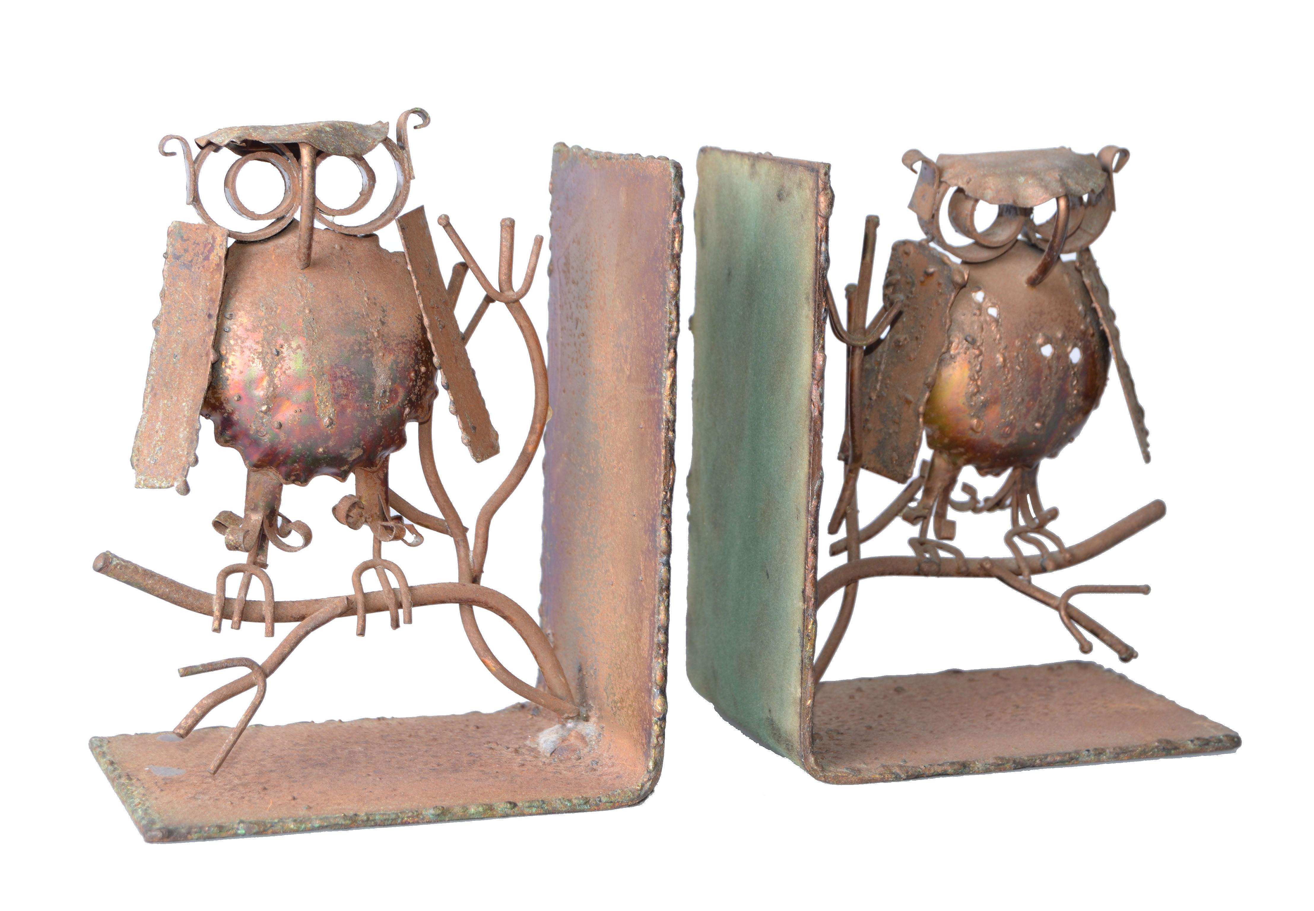 Original Curtis Jere copper owl bookends. No signature.
In original condition.
Priced for the pair.