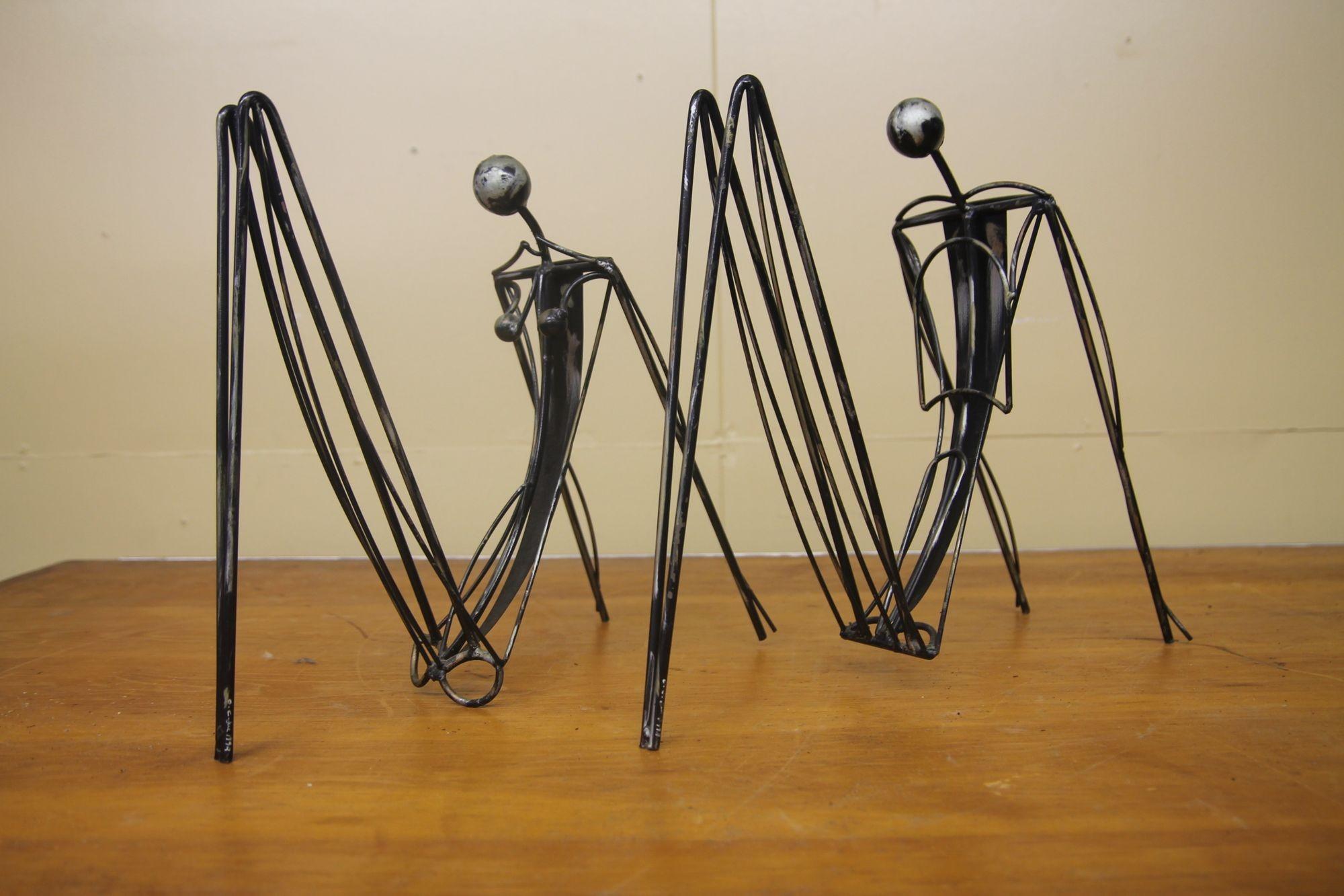 Moderne Sculptures abstraites masculines et féminines Curtis Jere en vente