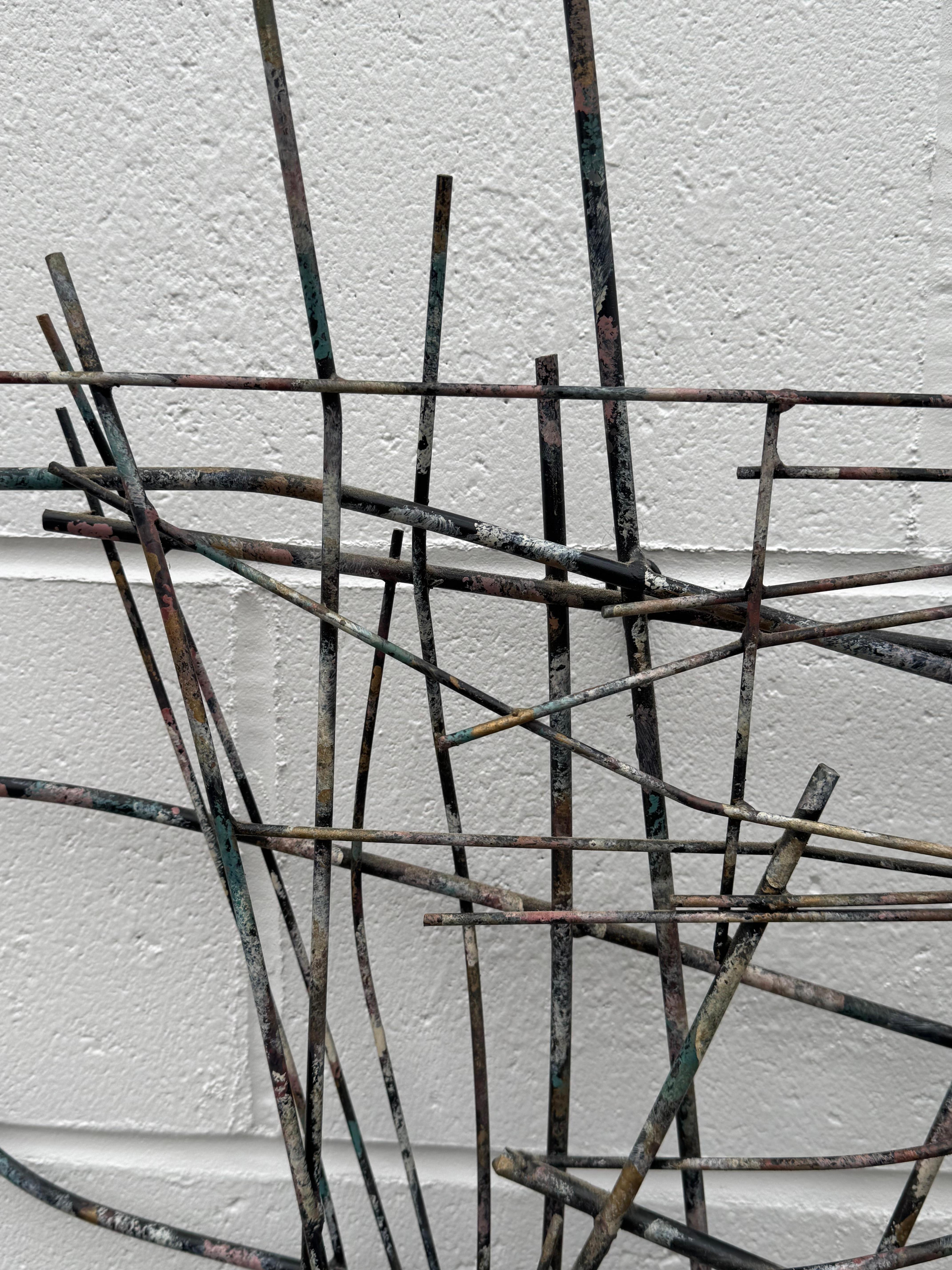 Dipinto a mano Curtis Jeré MCM Abstract Iron Rod Wire Wall Sculpture Applied Multi-Color Paint in vendita