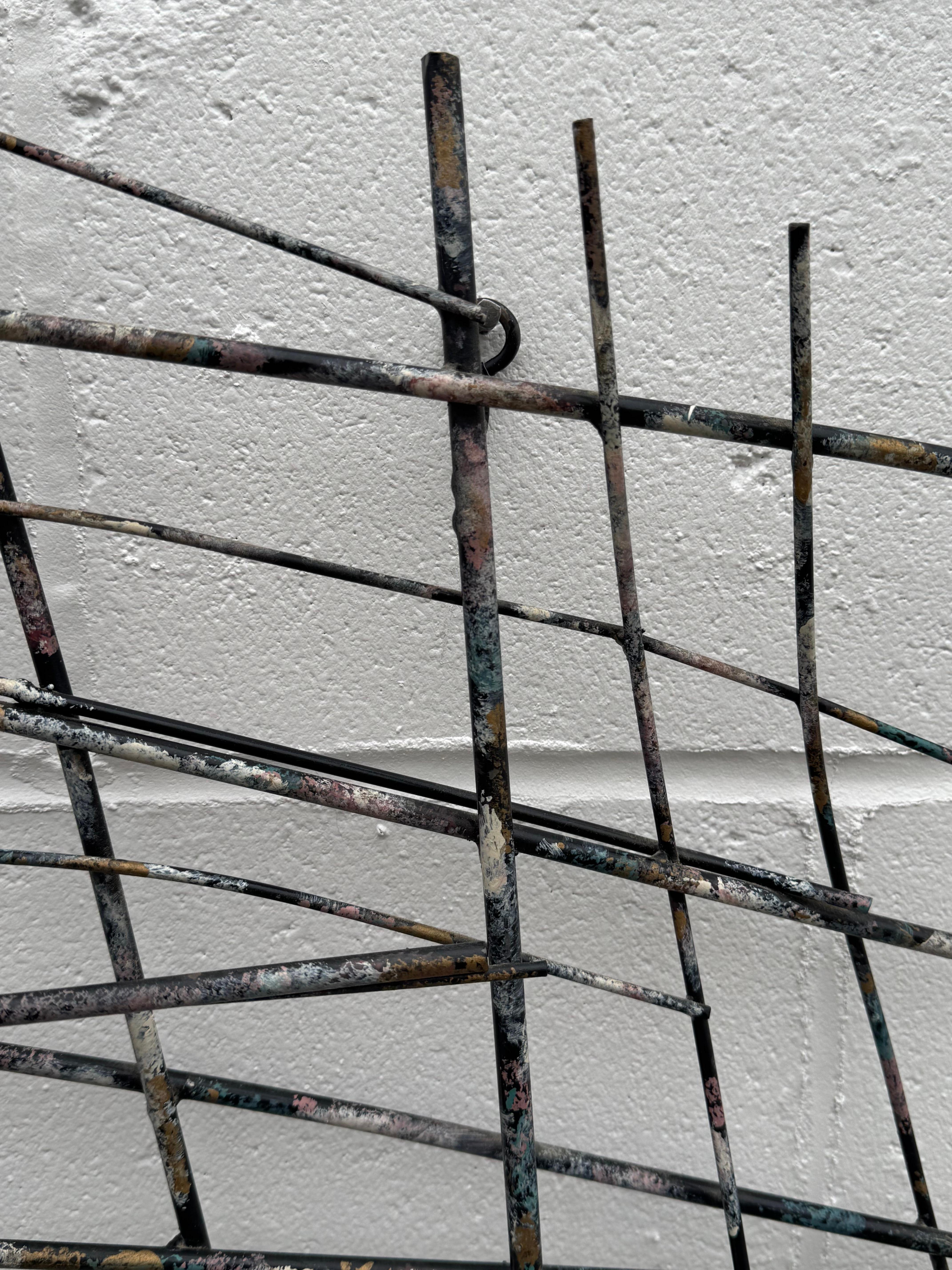 Curtis Jeré MCM Abstract Iron Rod Wire Wall Sculpture Applied Multi-Color Paint In condizioni buone in vendita a St. Louis, MO