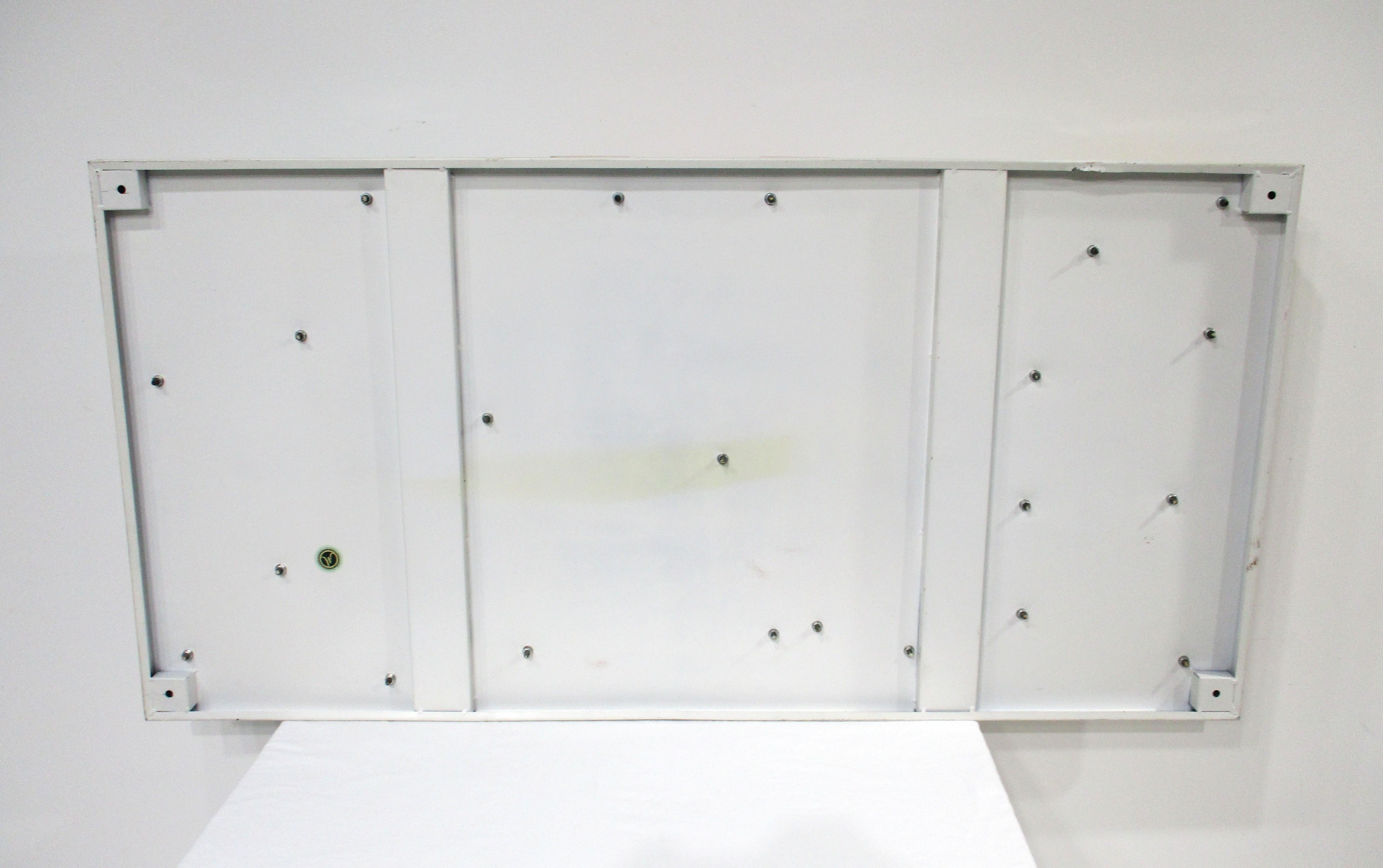 Scultura da parete in metallo in stile post-moderno di Curtis Jere Memphis in vendita 3