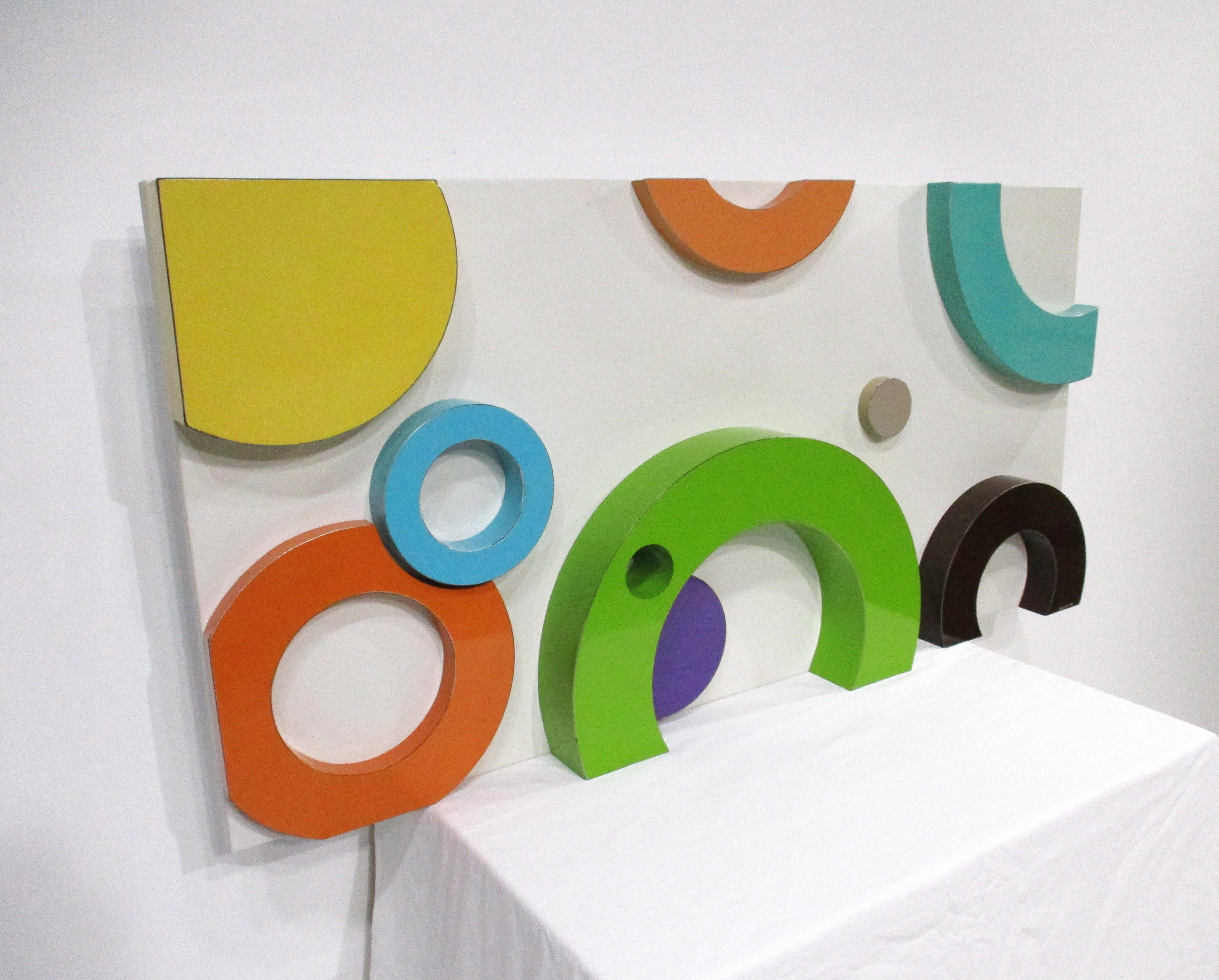 Postmoderno Scultura da parete in metallo in stile post-moderno di Curtis Jere Memphis in vendita