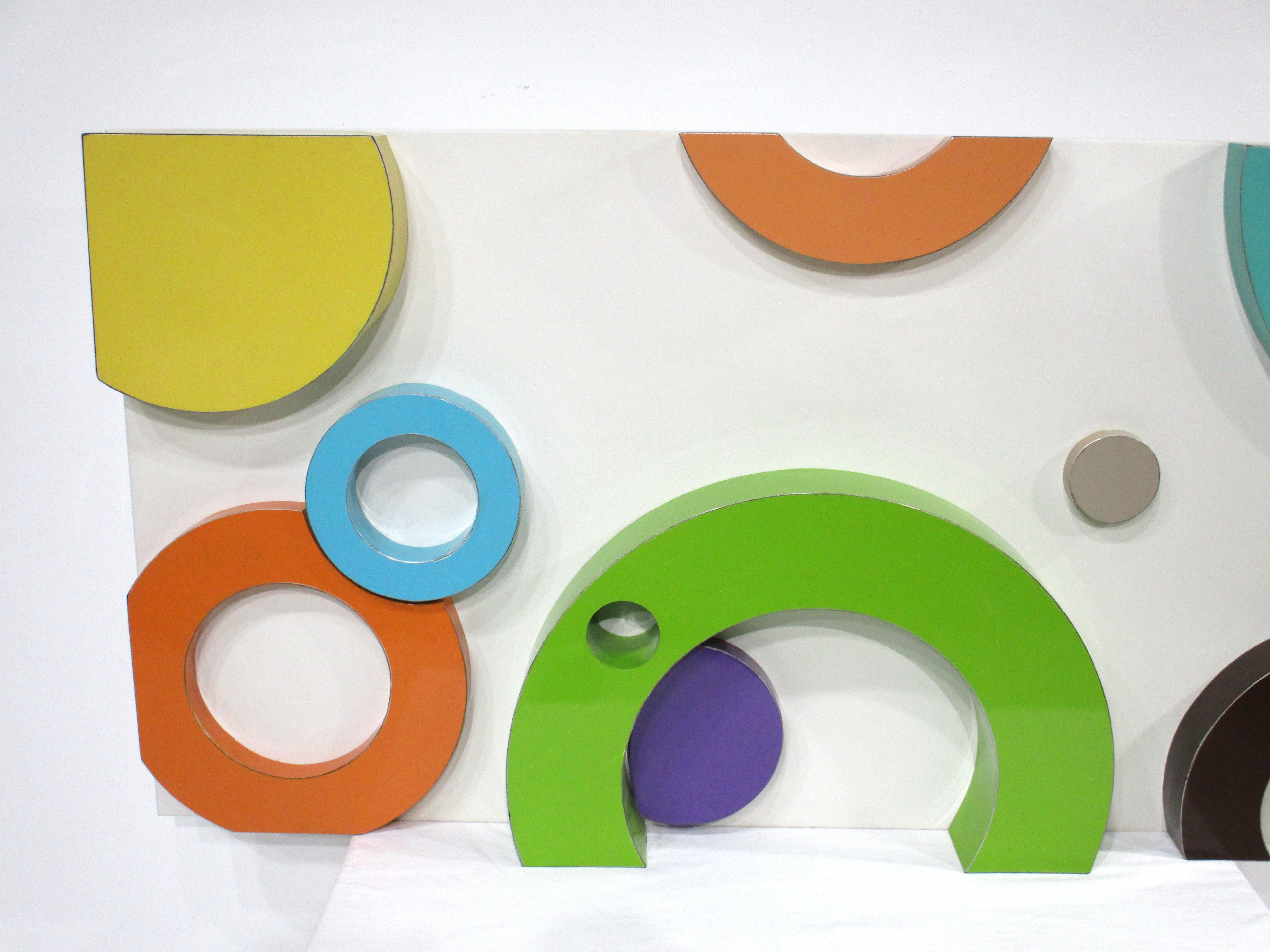 Americano Scultura da parete in metallo in stile post-moderno di Curtis Jere Memphis in vendita