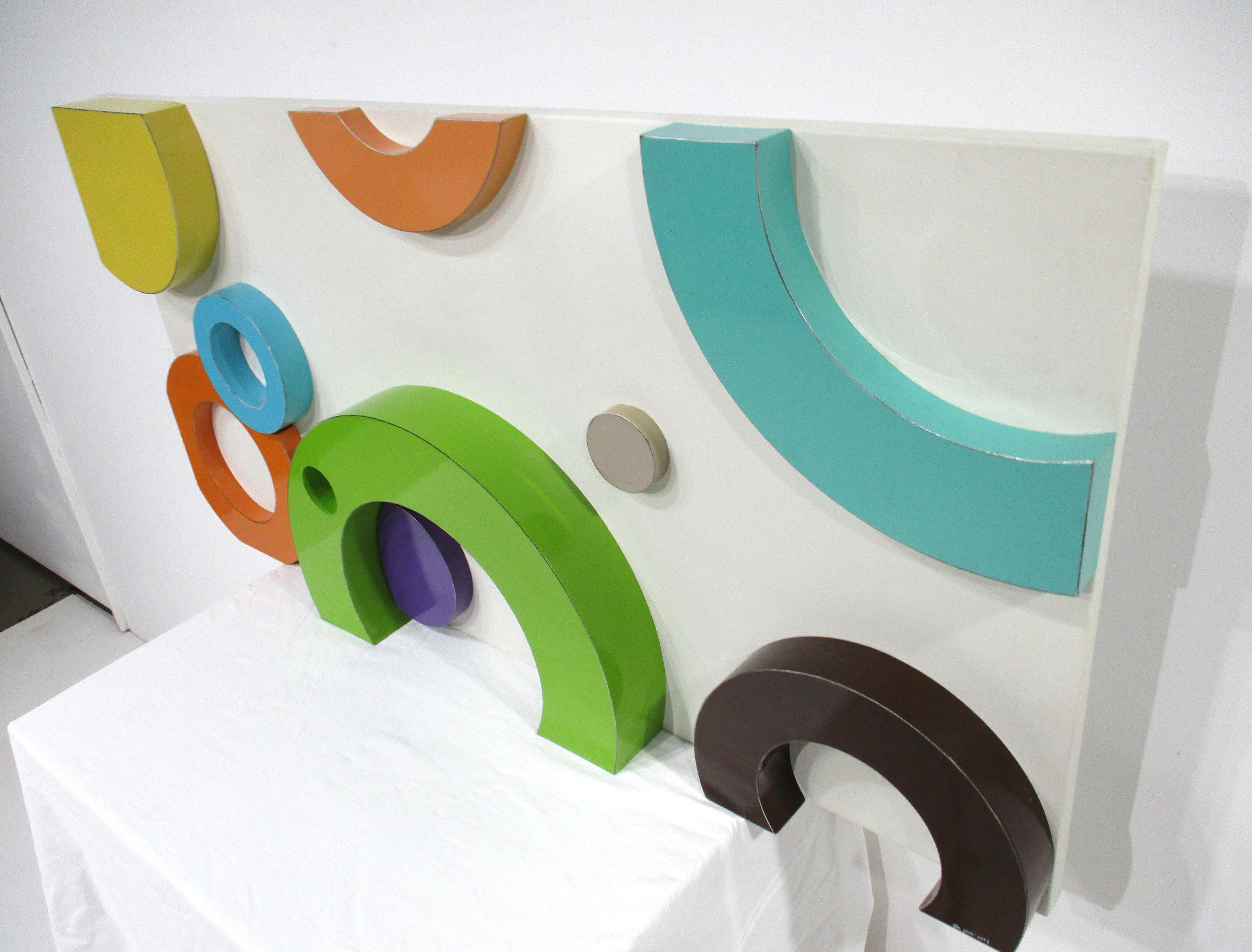 Metallo Scultura da parete in metallo in stile post-moderno di Curtis Jere Memphis in vendita