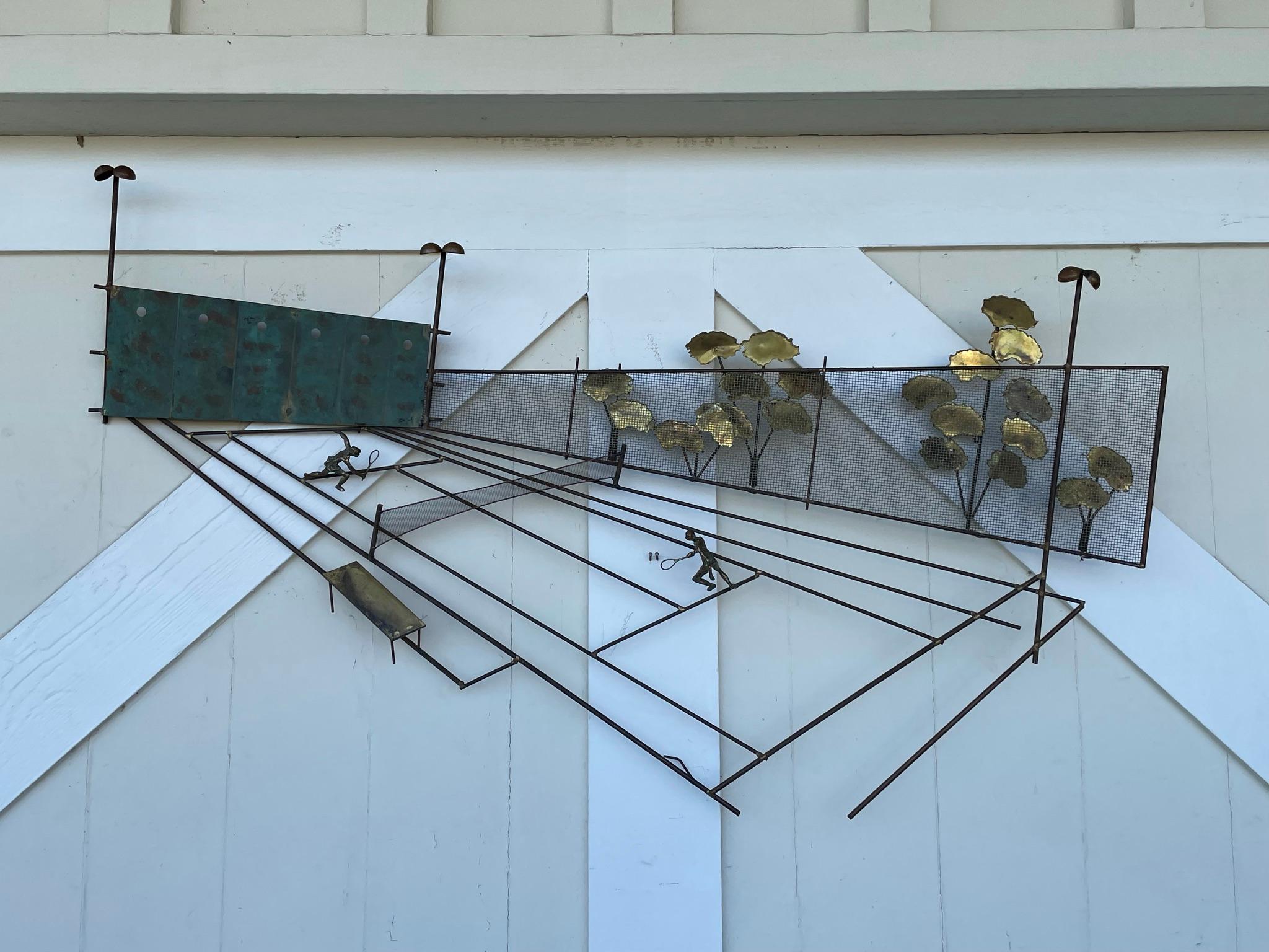 Vintage wall sculpture in brass, bronze and metal designed and manufactured in the 1960s by Cutius Jere.
The piece depicts a full tennis court with 2 players, a bench, lights, fence and trees.
A very realistic piece of art.
The piece is signed by