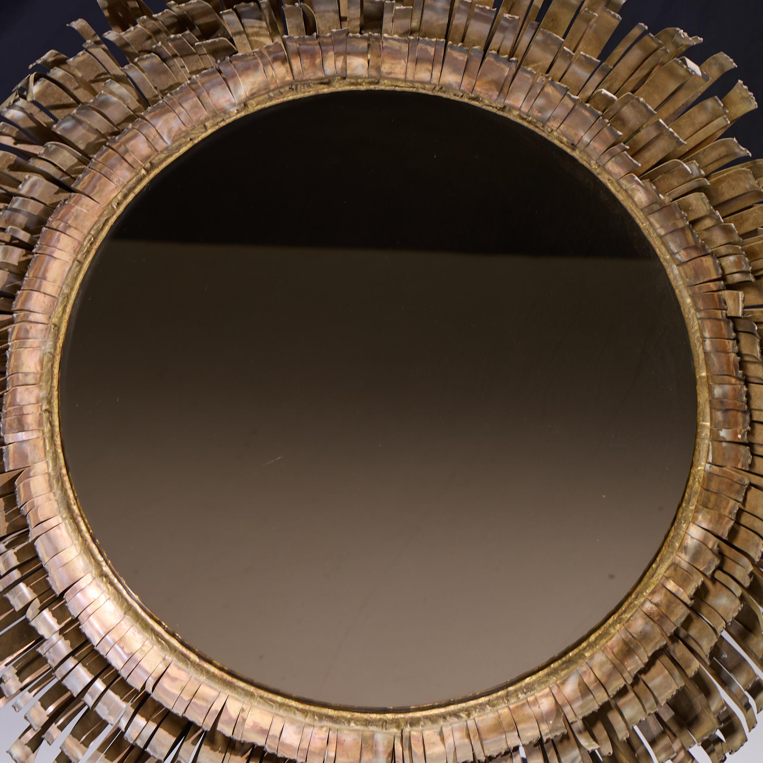 Americano Curtis Jere, specchio brutalista di metà secolo in rame e ottone con ciglia in vendita