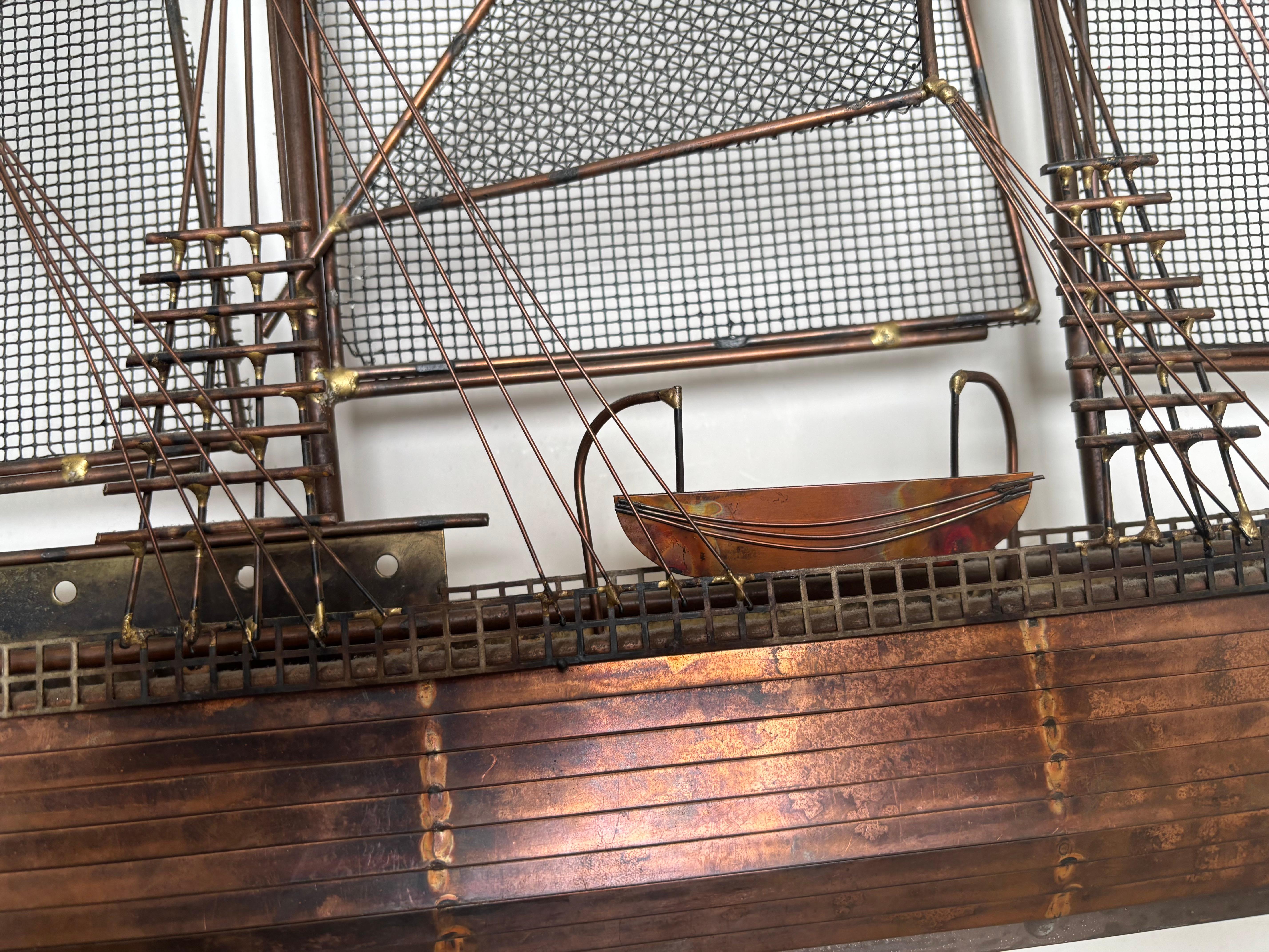 Moderne Curtis Jere mélange les métaux  Grand clipper de bateau ou de bateau  sculpture laiton / cuivre . en vente