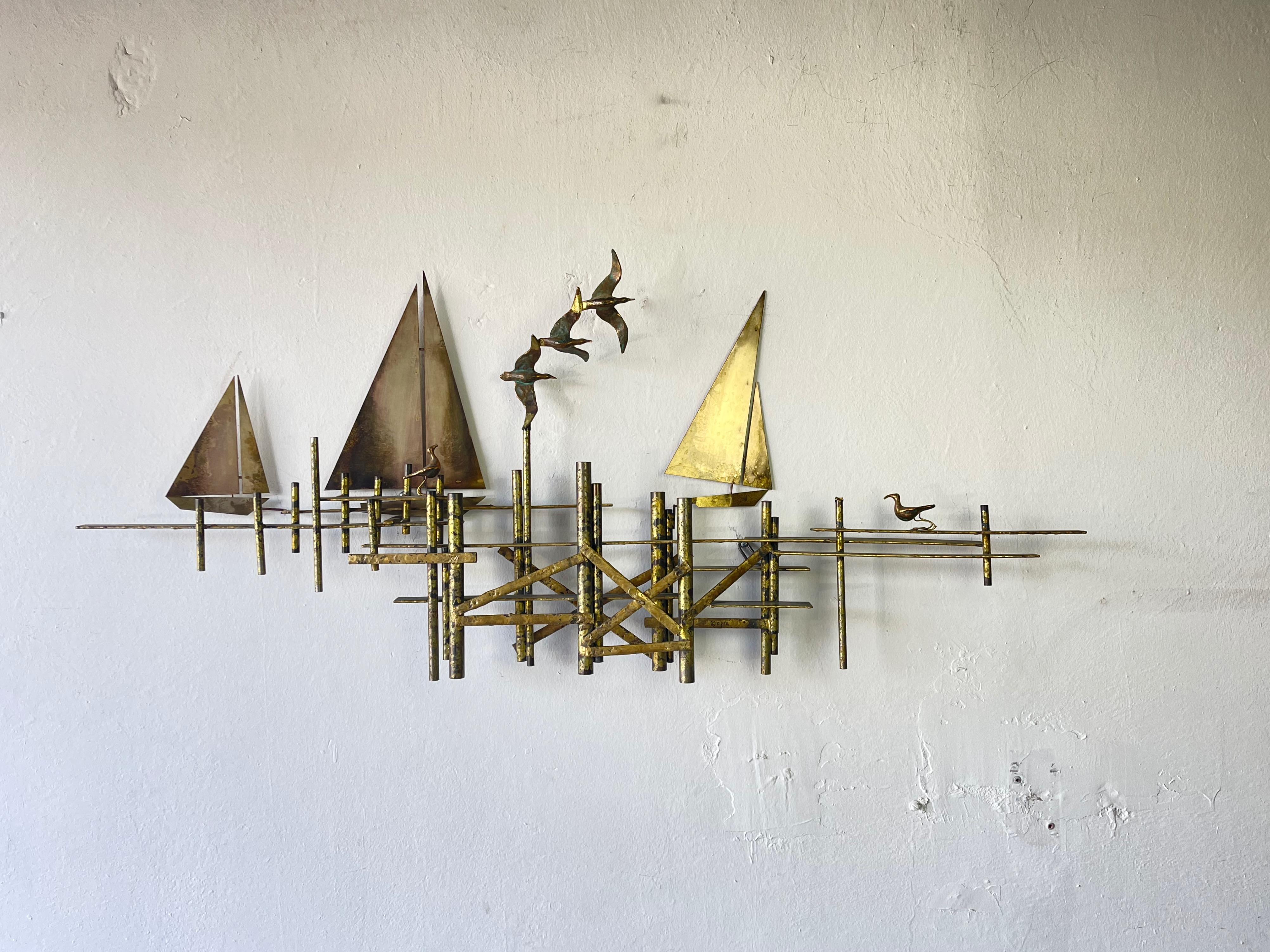 Curtis Jere sculpture brass dock harbor seagull sailboat boat Mid-Century Modern.

Curtis Jere for Artisan House brass wall sculpture.

Dock, Sailboats, Seagulls.

Measures: 49.5
