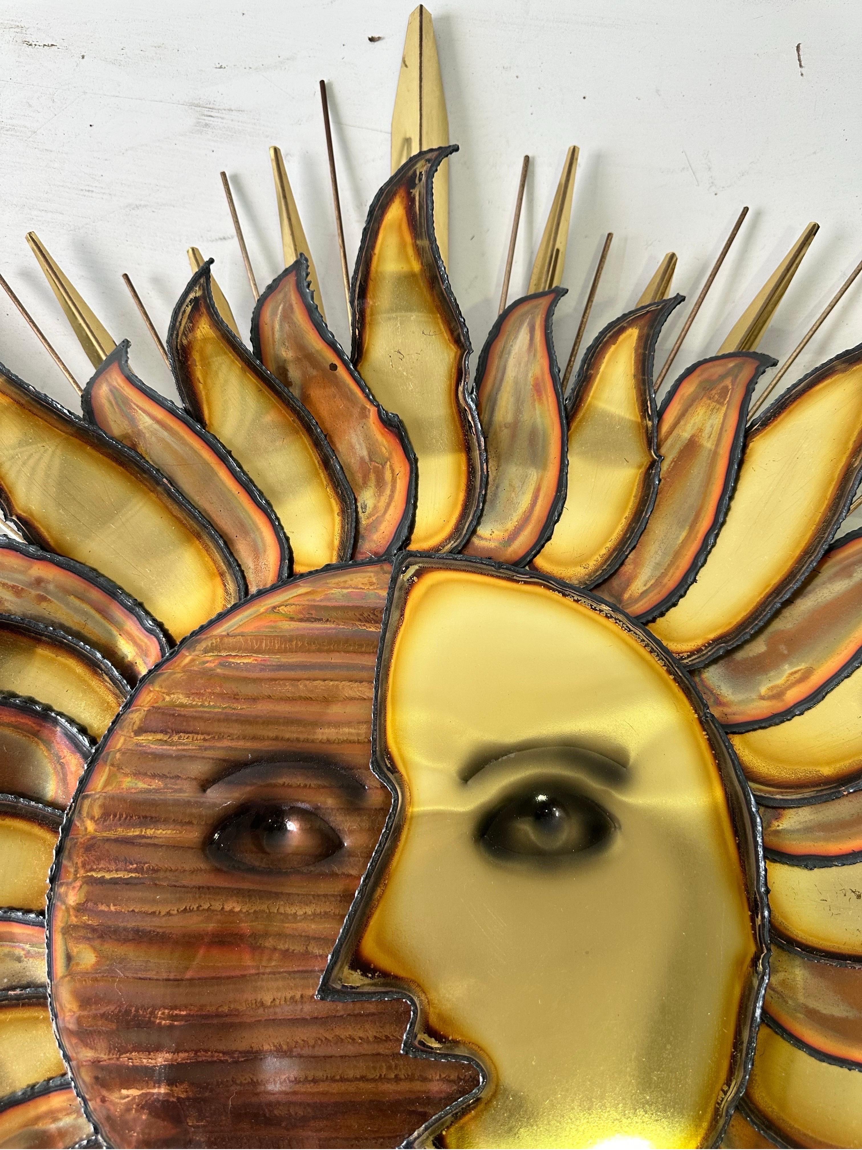 Curtis Jerė Escultura mural Sol y Luna hacia 1993 Latón en venta
