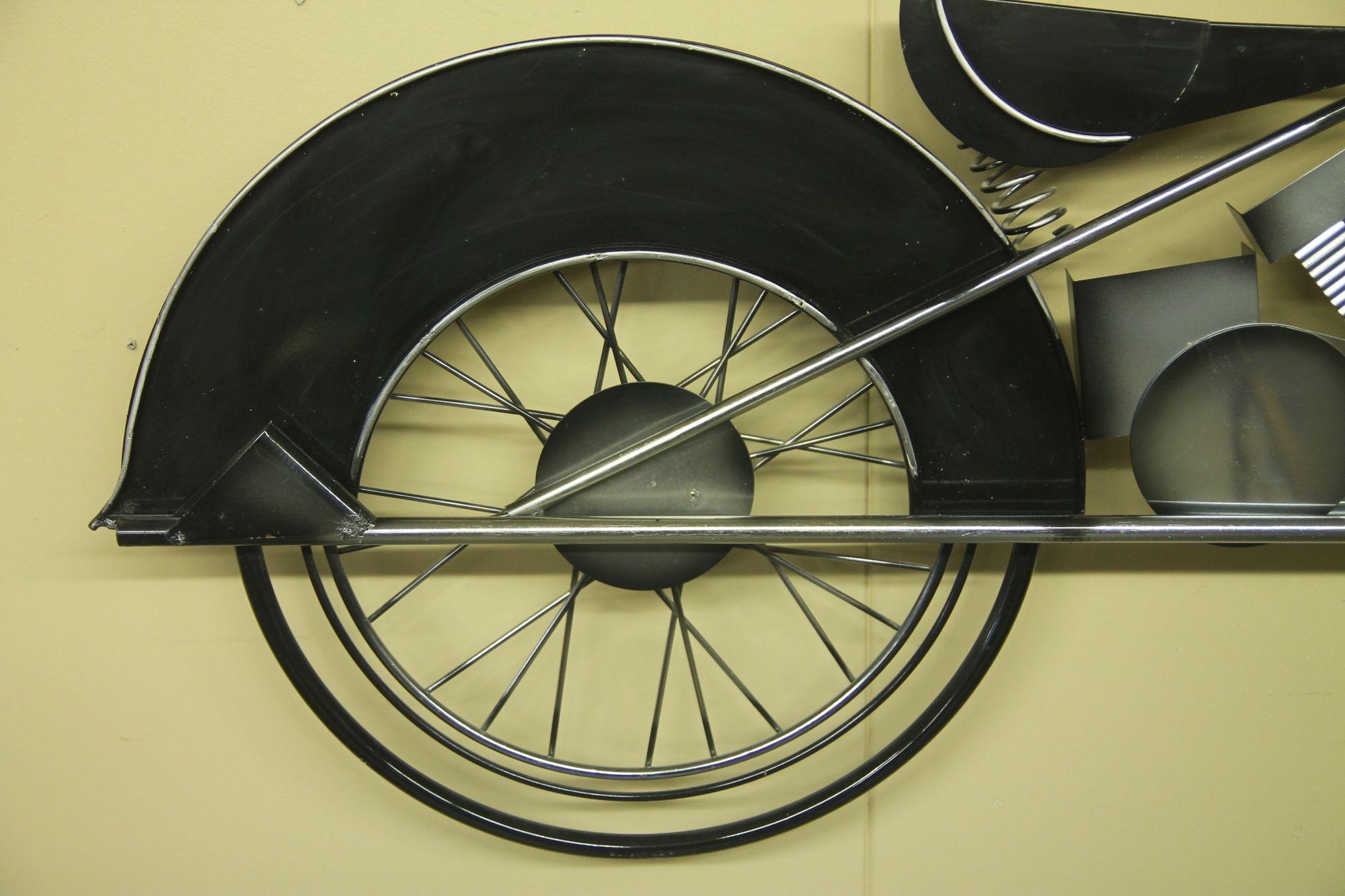 Moderno Scultura di moto appesa al muro di Curtis Jere in vendita