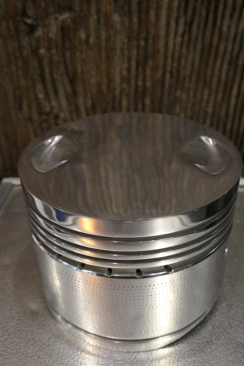 Curtiss-Wright R-1820 Cyclone Aircraft Engine Piston, Schreibtischzubehör (Mitte des 20. Jahrhunderts) im Angebot