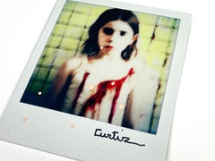 The Beef Sisters - Shosh - Einzigartige Polaroids - Contemporary, Jugend, Fotografie