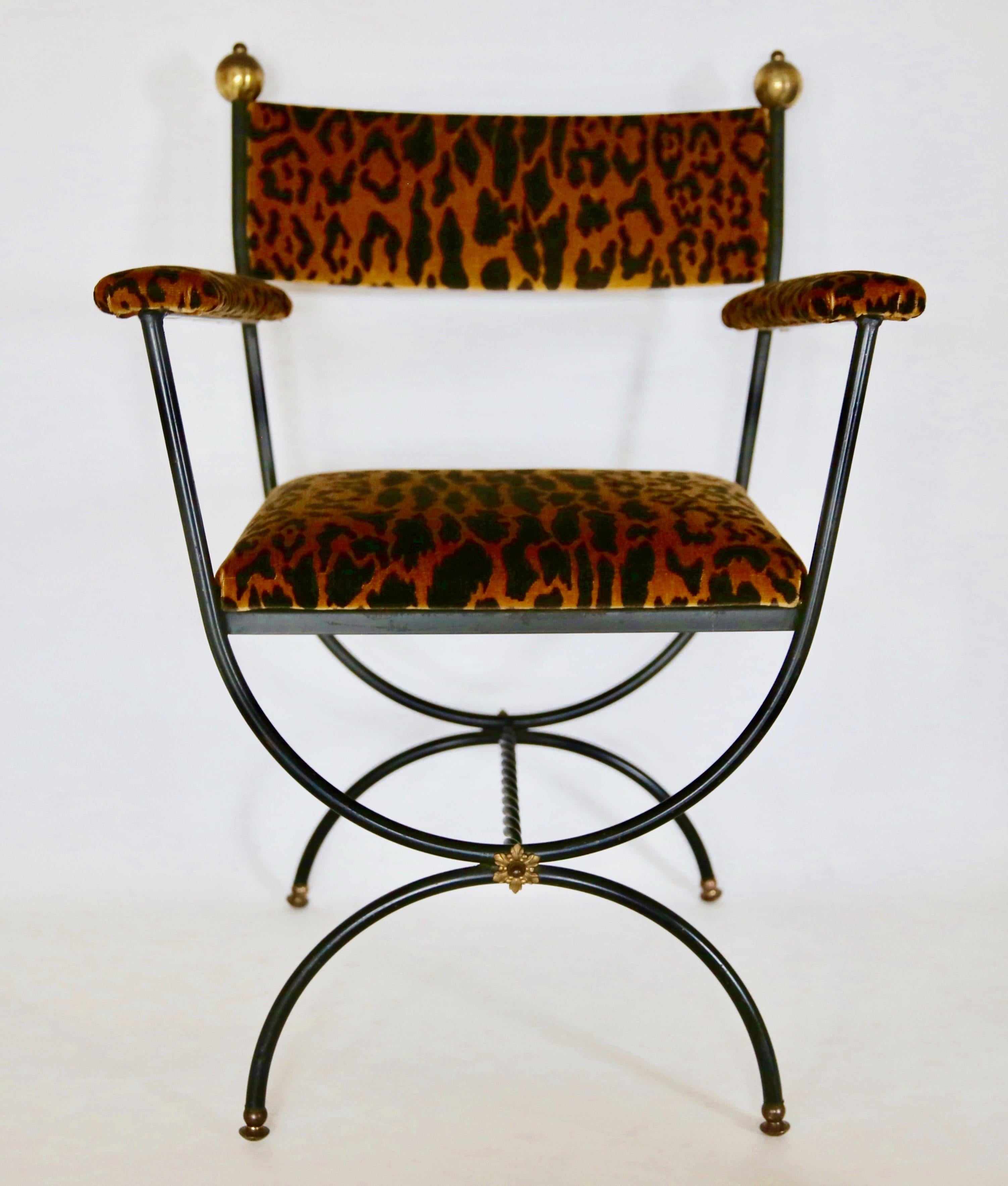 Mid-20th Century Curule Armchair in Leopardo Silk-Velvet For Sale
