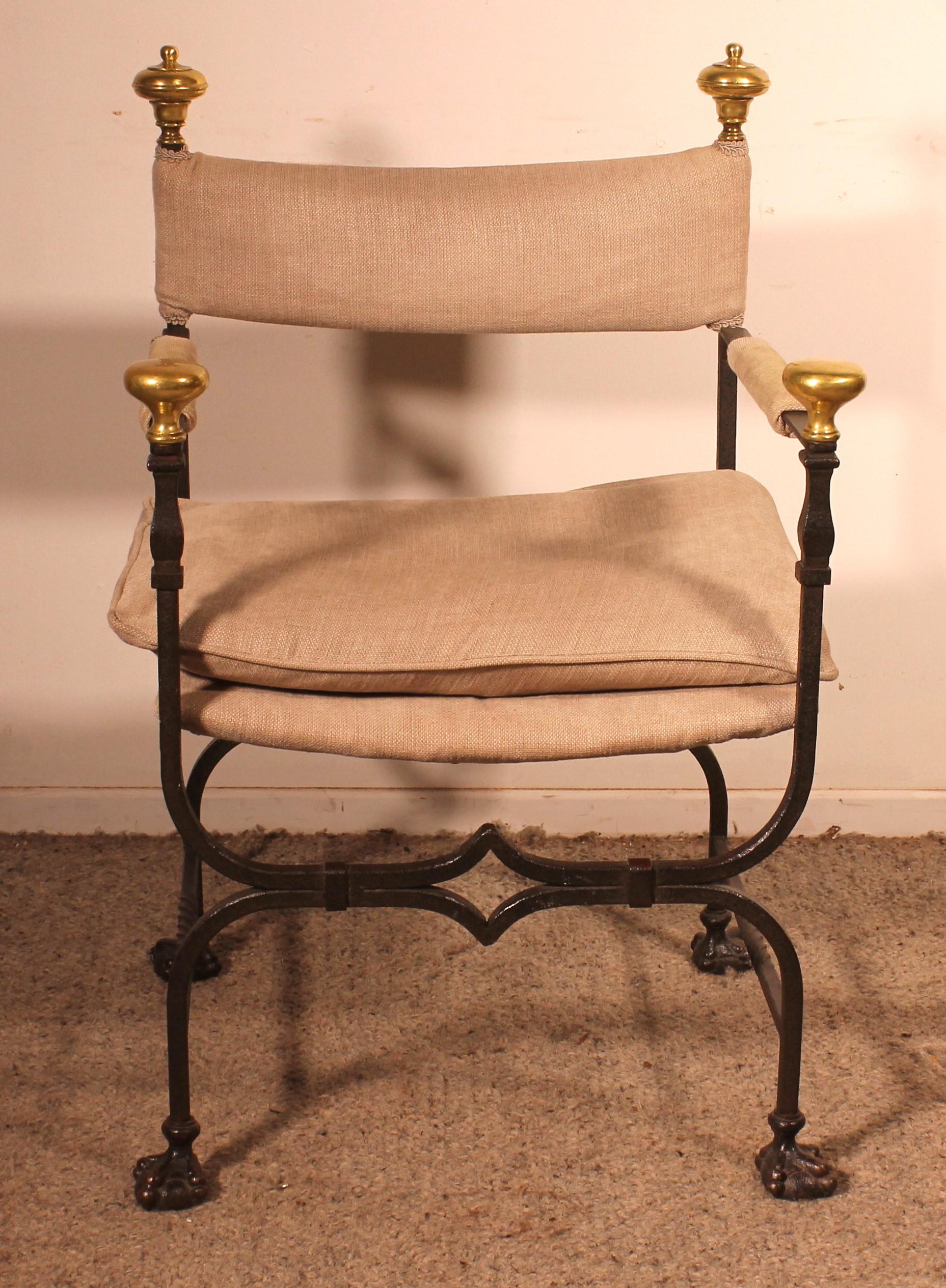 Superb wrought iron and bronze curule armchair
Very elegant wrought iron armchair of good quality.

The armrests and the backrest are decorated with gilded bronze toupilles and balls.
Very beautiful base ending with lion's paws
They are upholstered