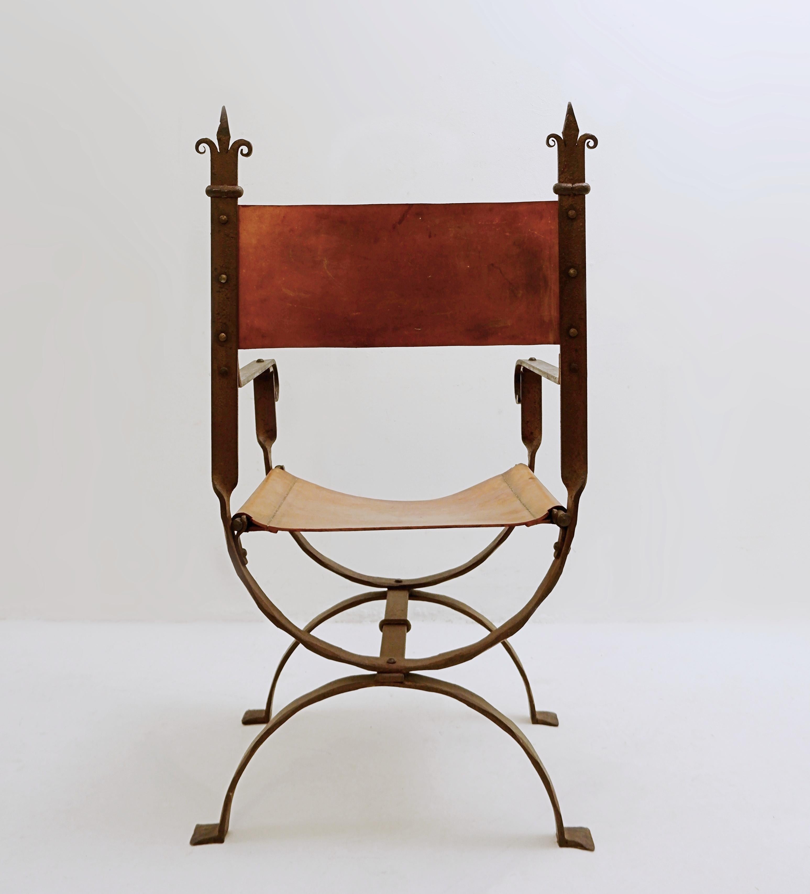 Curule Armchair in Wrought Iron and Leather For Sale 6