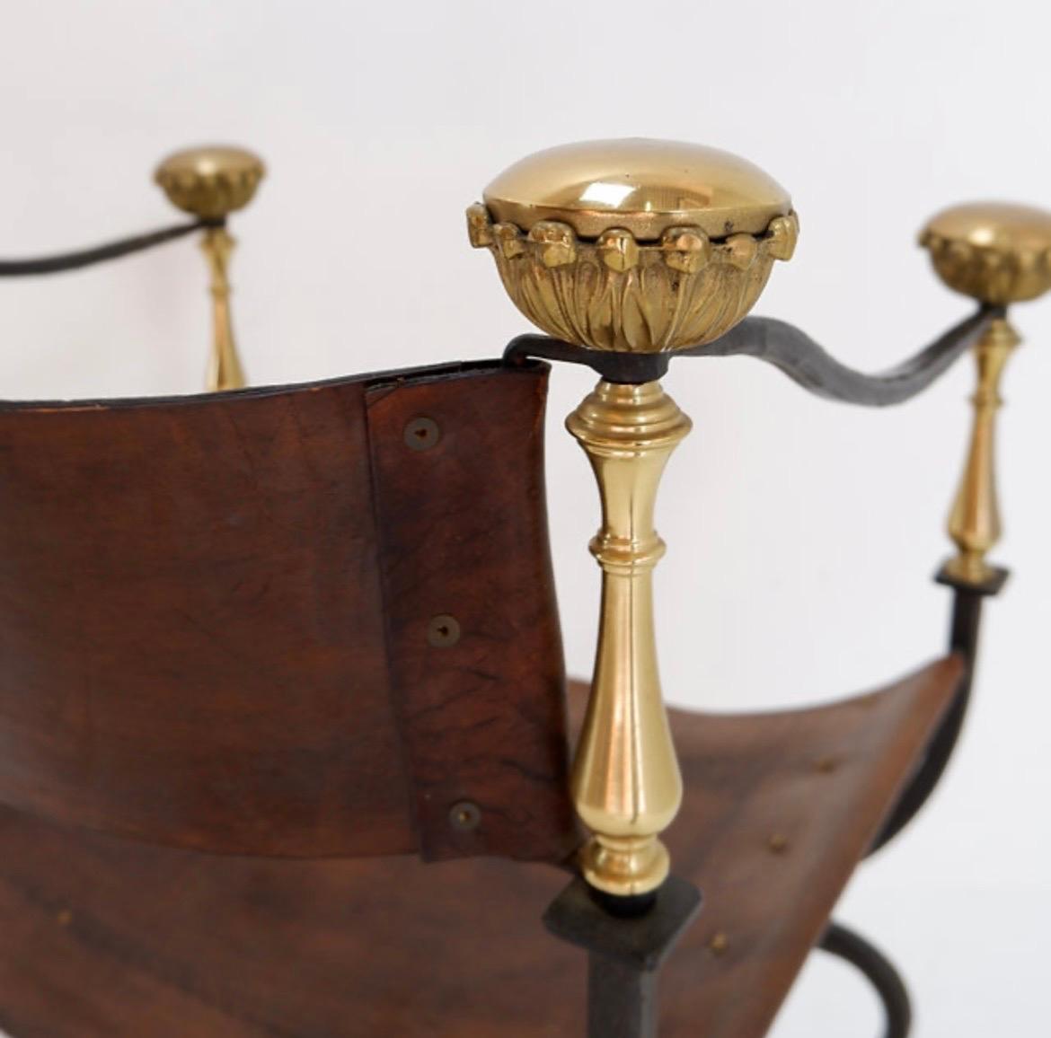 Curule armchair in wrought iron and leather In Fair Condition For Sale In Linkebeek, BE