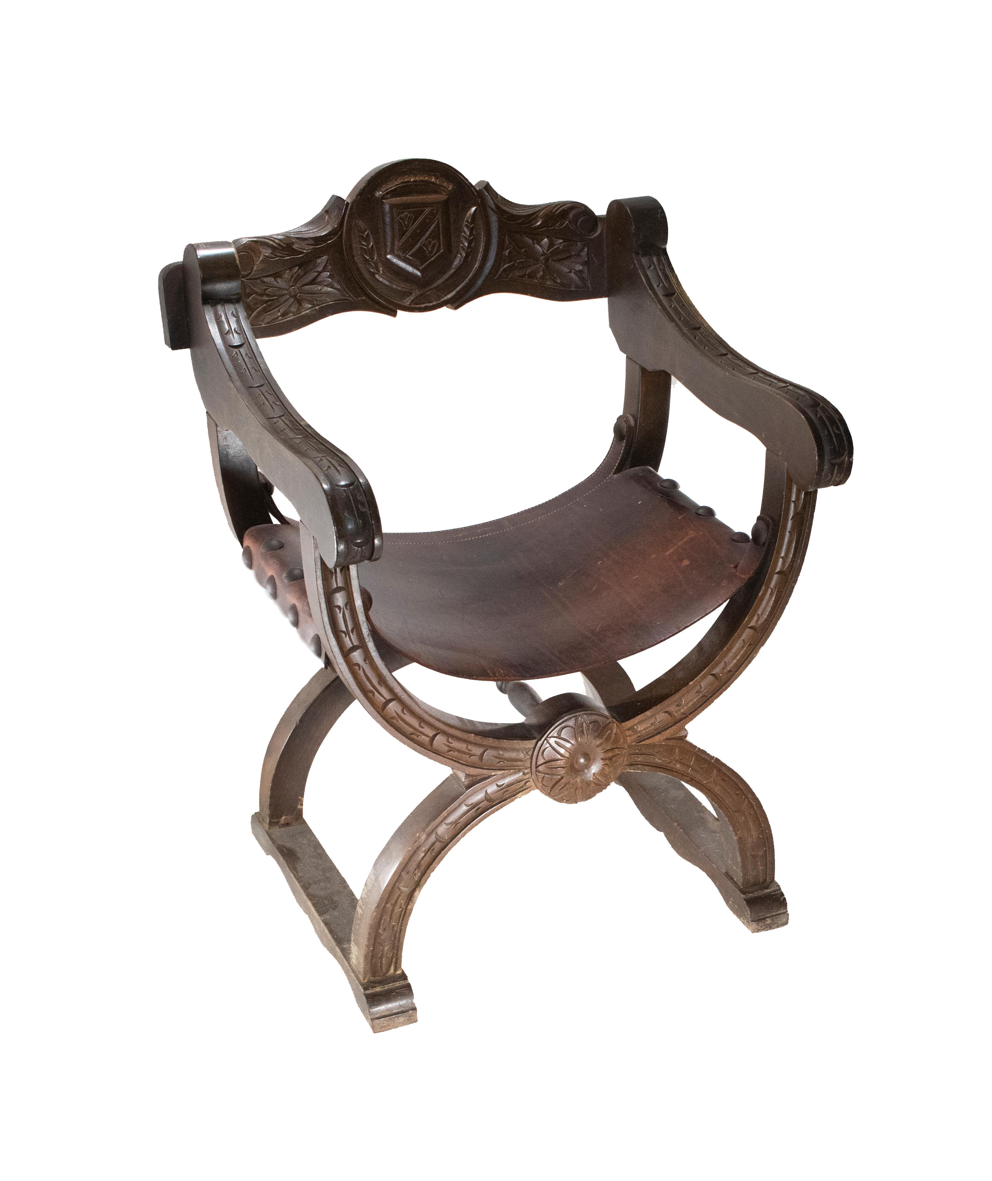 A lovely mid-20th century vintage Renaissance Revival style solid wood & leather carved throne armchair / Throne of Dagobert.

This beautifully chip carved solid wood frame depicts acanthus leaves and crest, with a thick leather stitched