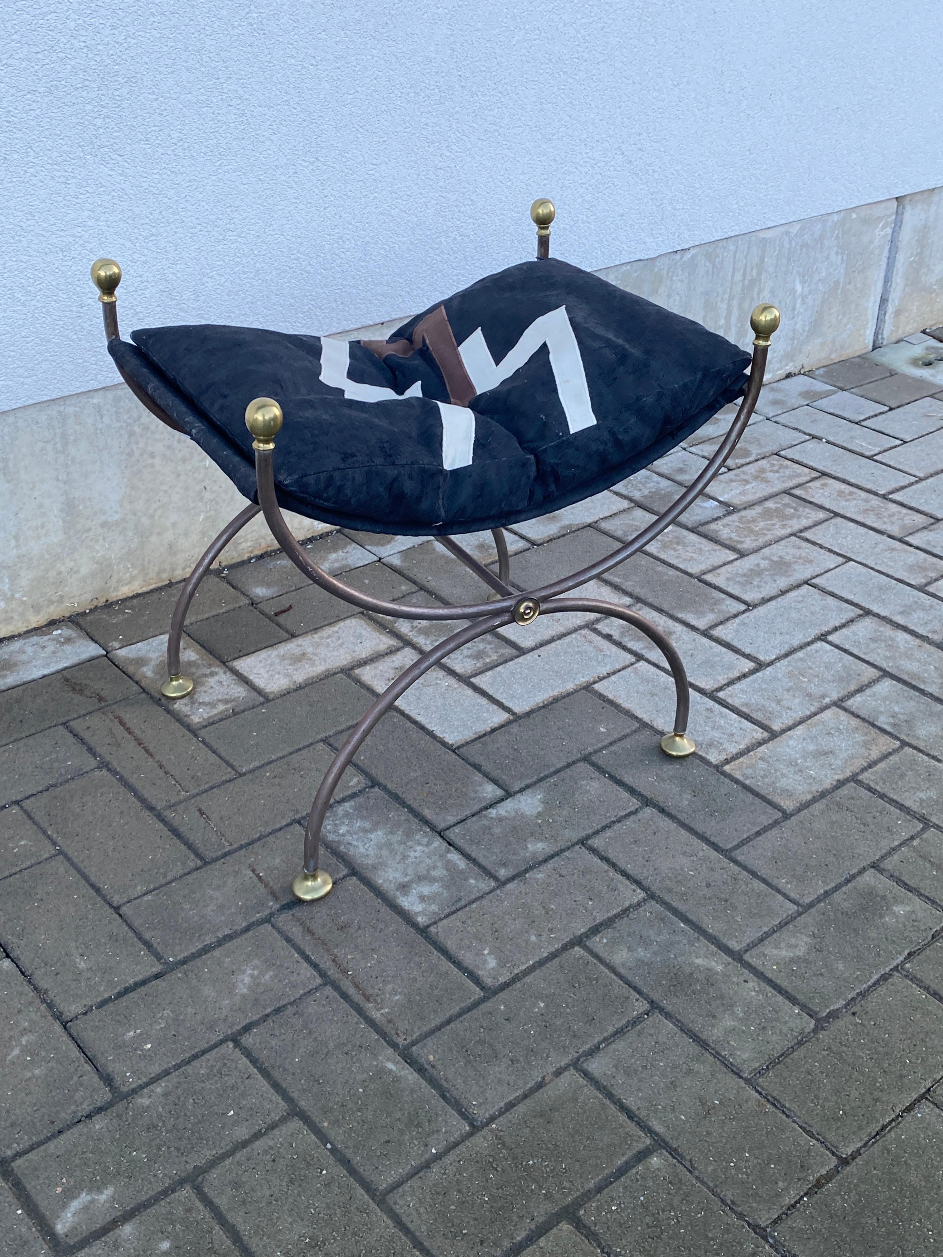 curule metal and brass stool, in the style of Maison Jansen, circa 1950/1960 In Good Condition For Sale In Saint-Ouen, FR