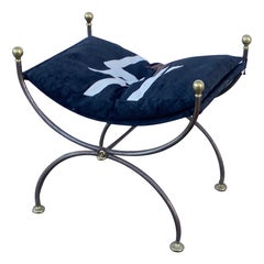 Curule Hocker aus Metall und Messing, im Stil von Maison Jansen, um 1950/1960