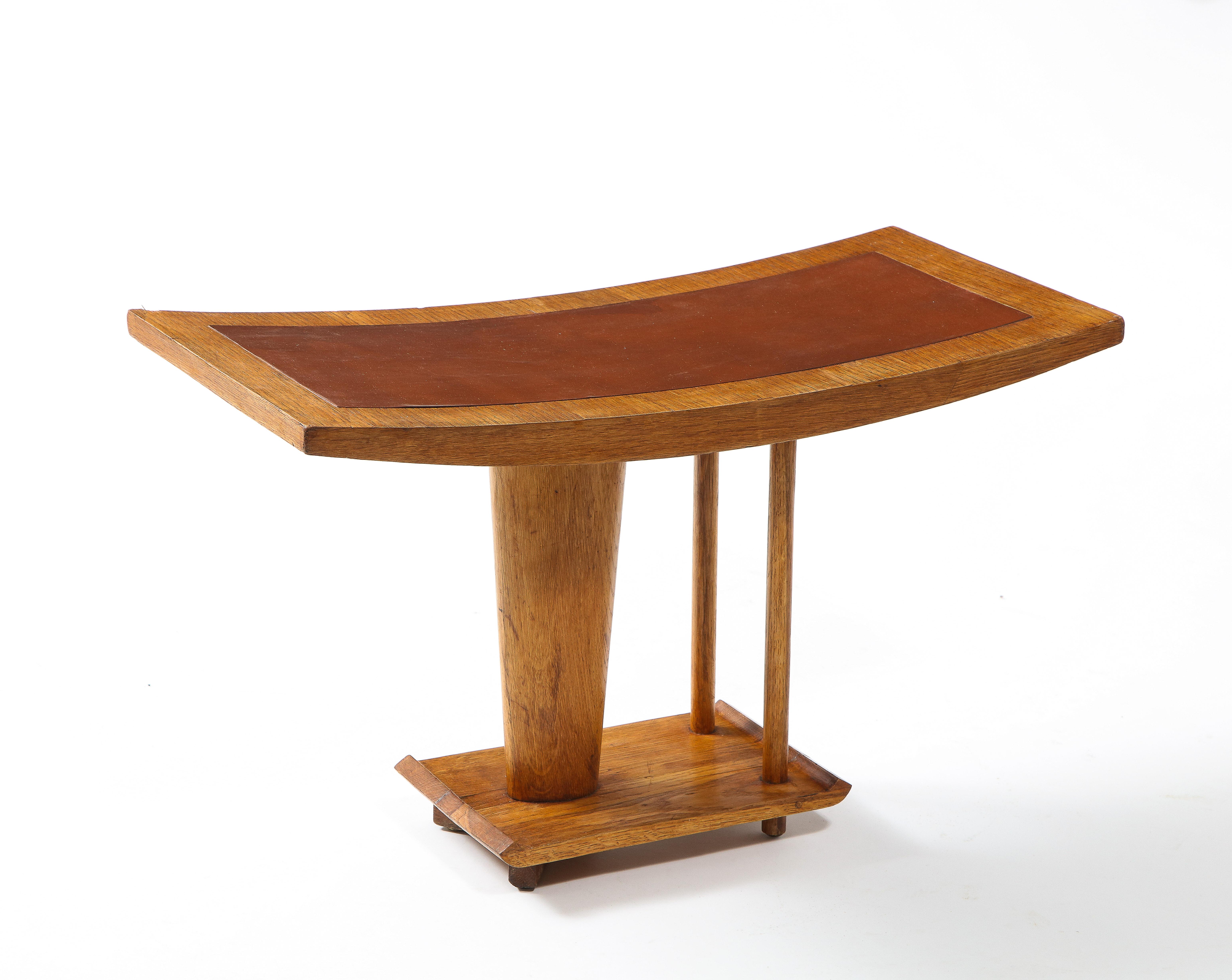 Hocker „ Curule“ aus Leder und Eiche, Frankreich 1940er Jahre im Angebot 4