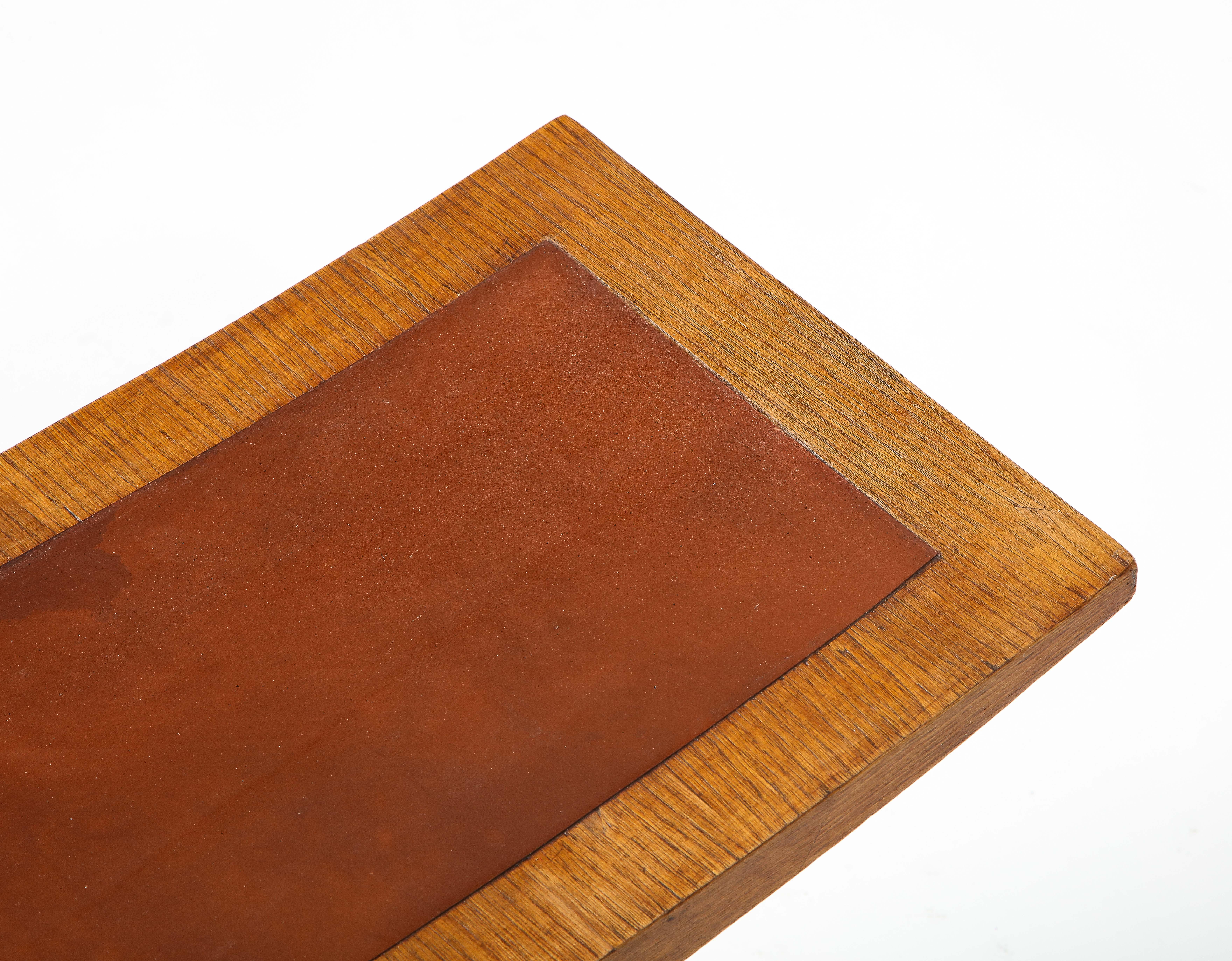Hocker „ Curule“ aus Leder und Eiche, Frankreich 1940er Jahre im Angebot 5